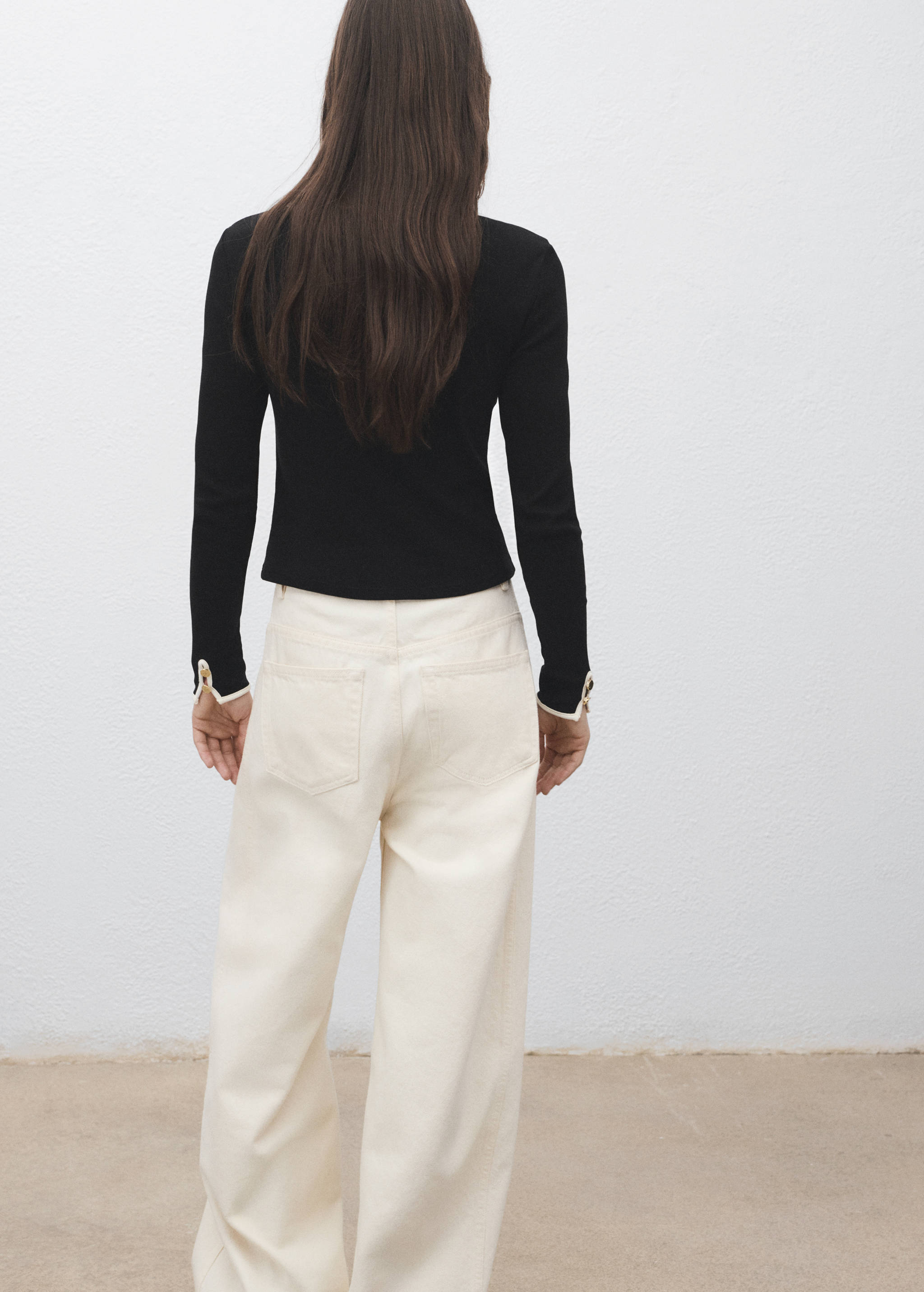 Baumwoll-T-Shirt mit Knopfmanschetten - Rückseite des Artikels