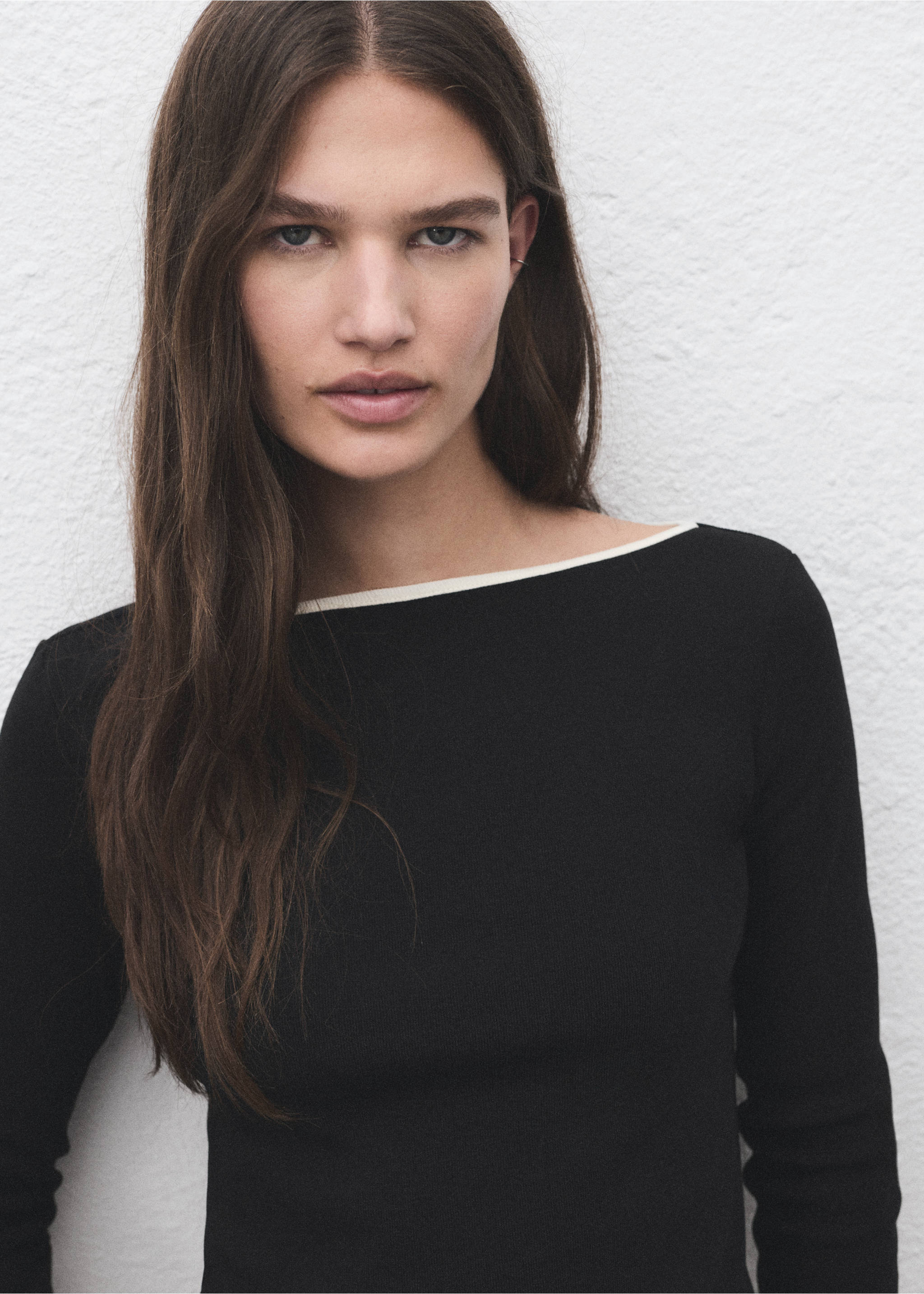 Cotton t-shirt with buttoned cuffs - Details of the article 1, Black. Ref: 17034085-00.