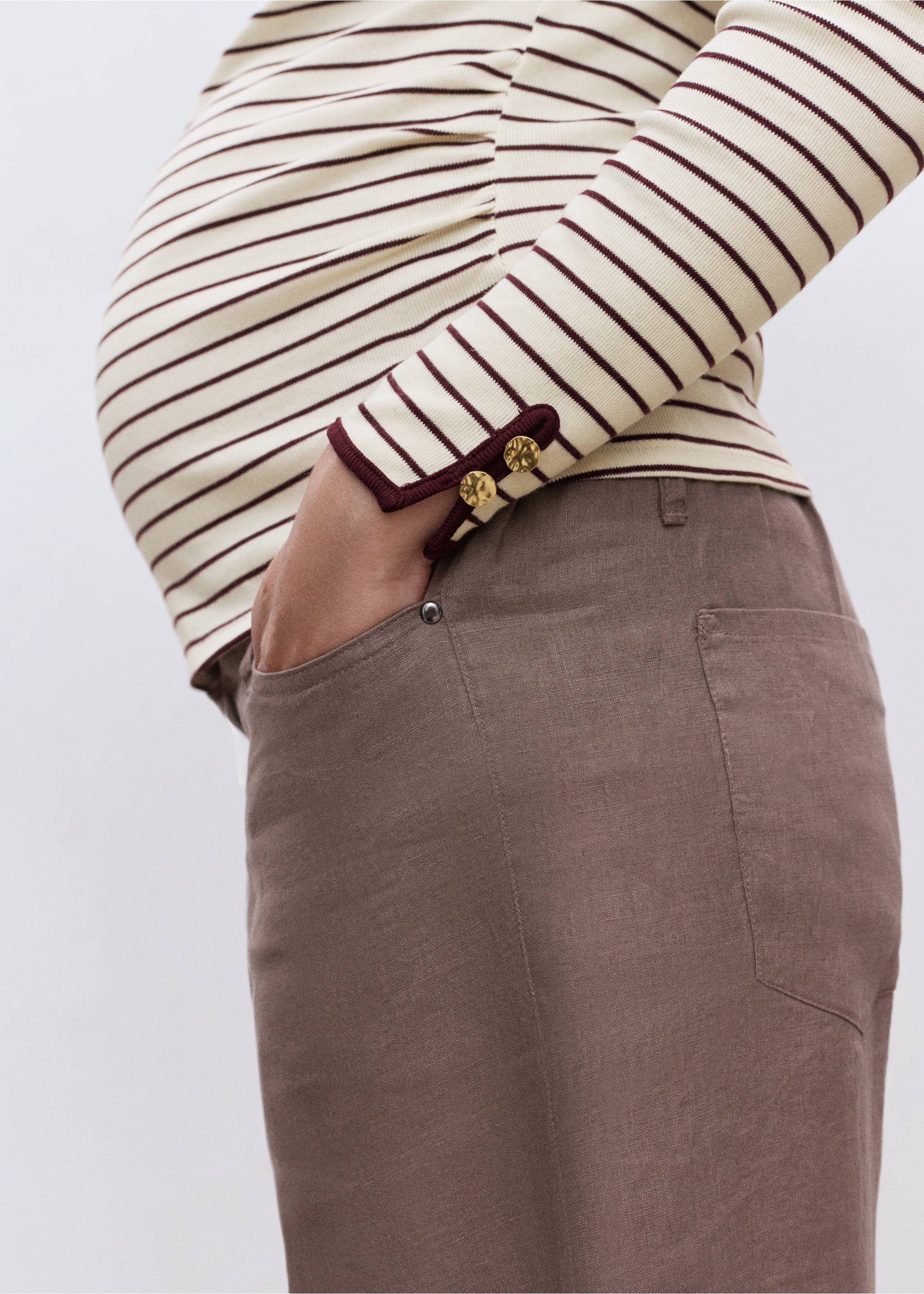 Cotton maternity t-shirt with buttoned cuffs - Details of the article 1, Burgundy. Ref: 17034087-00.