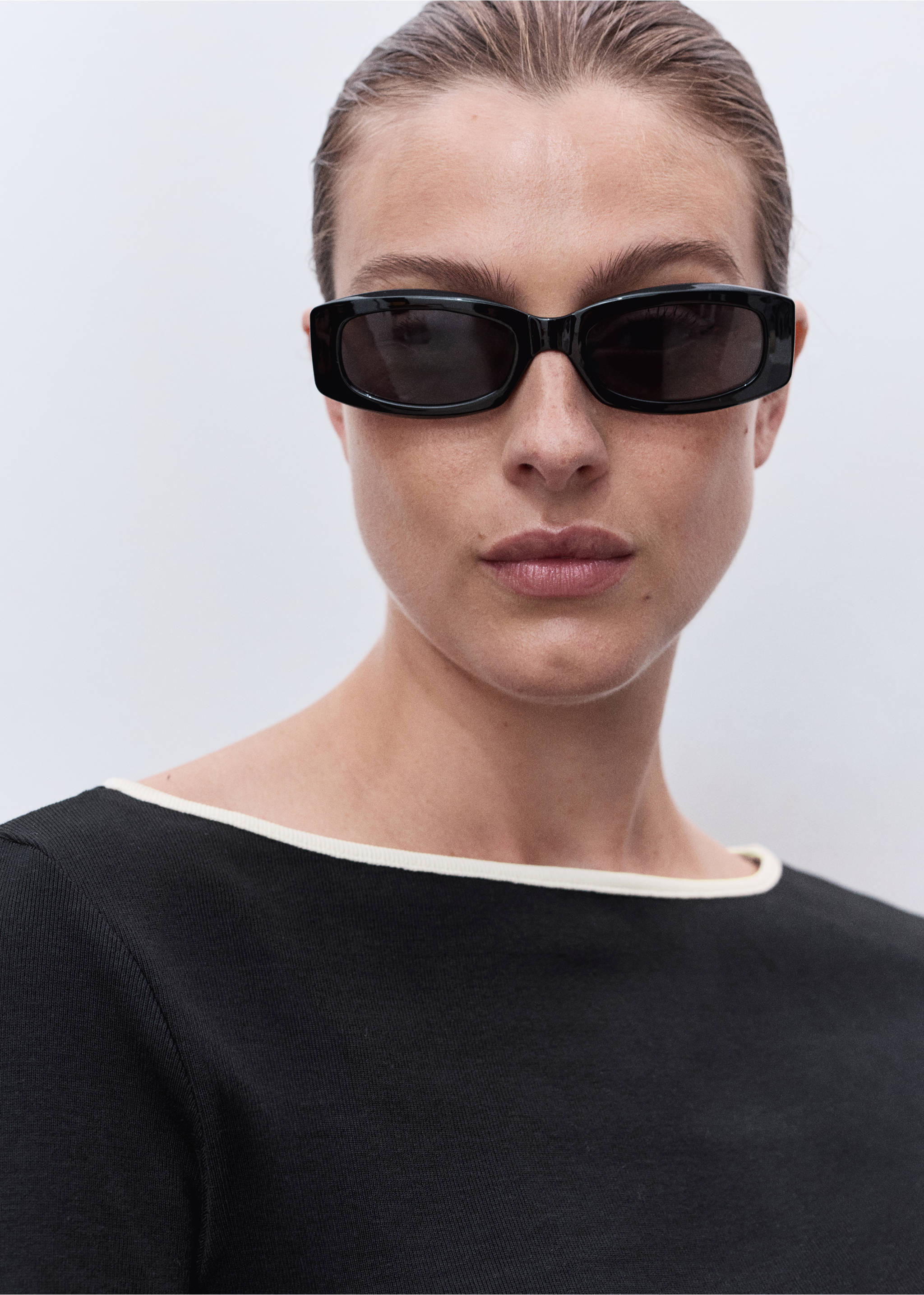 Cotton maternity t-shirt with buttoned cuffs - Details of the article 1, Black. Ref: 17034087-00.