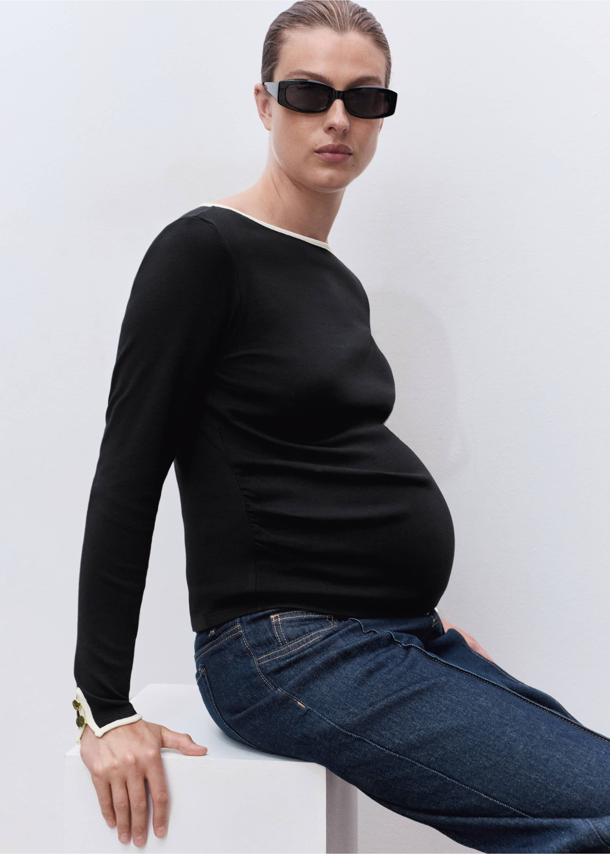 Cotton maternity t-shirt with buttoned cuffs - Details of the article 2, Black. Ref: 17034087-00.