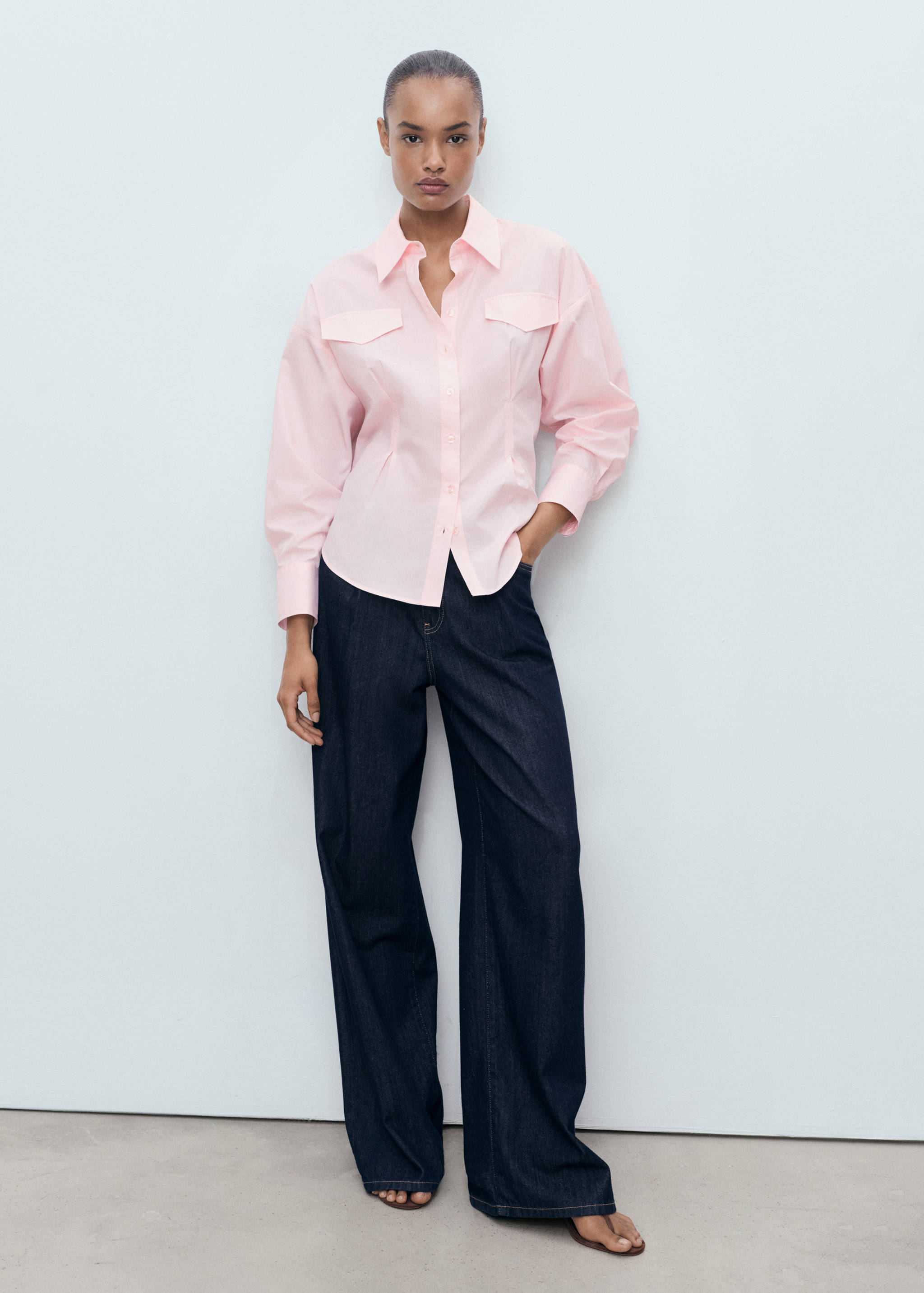 Shirt with pleats and pockets - General plane