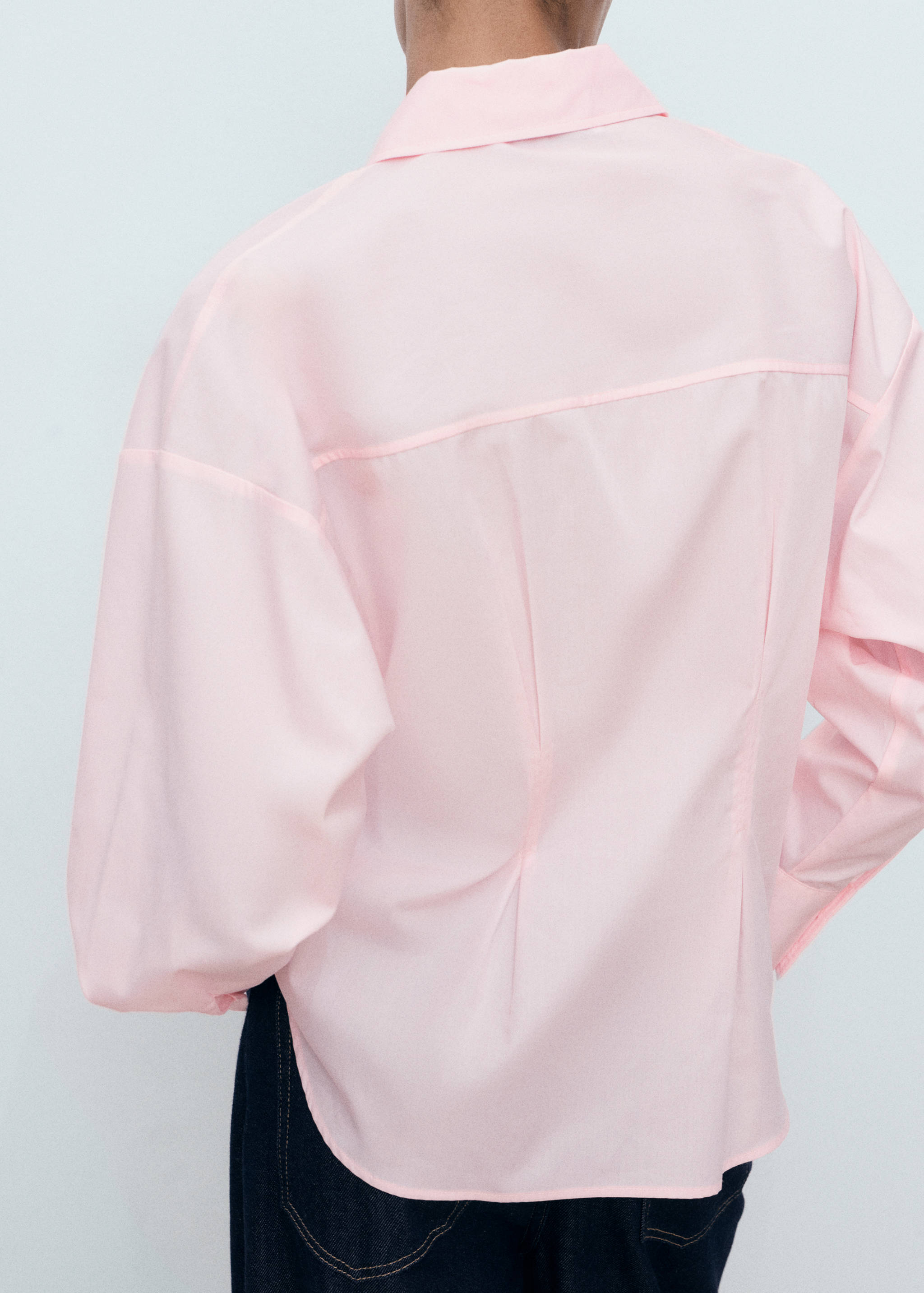 Shirt with pleats and pockets - Reverse of the article