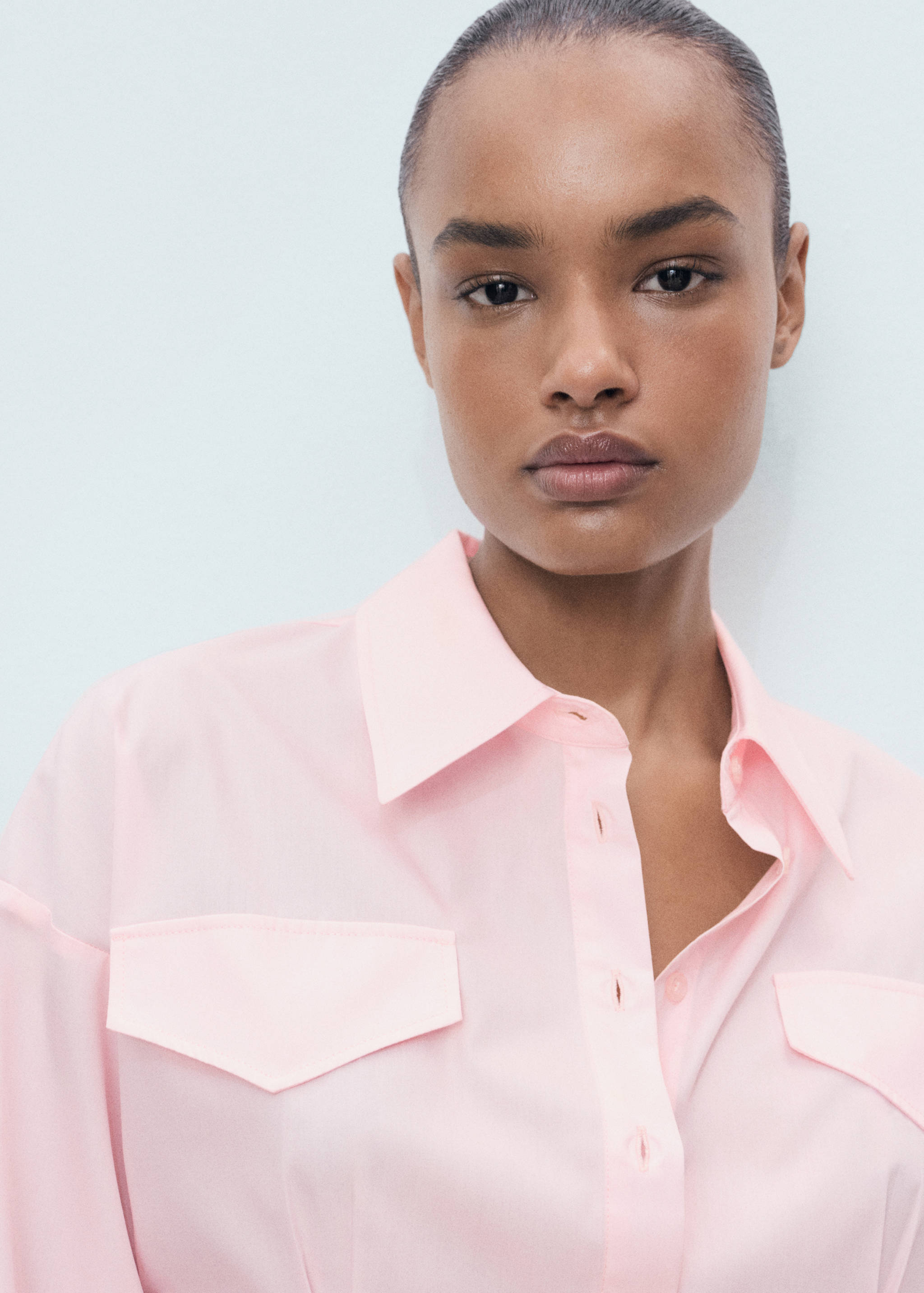 Shirt with pleats and pockets - Details of the article 1