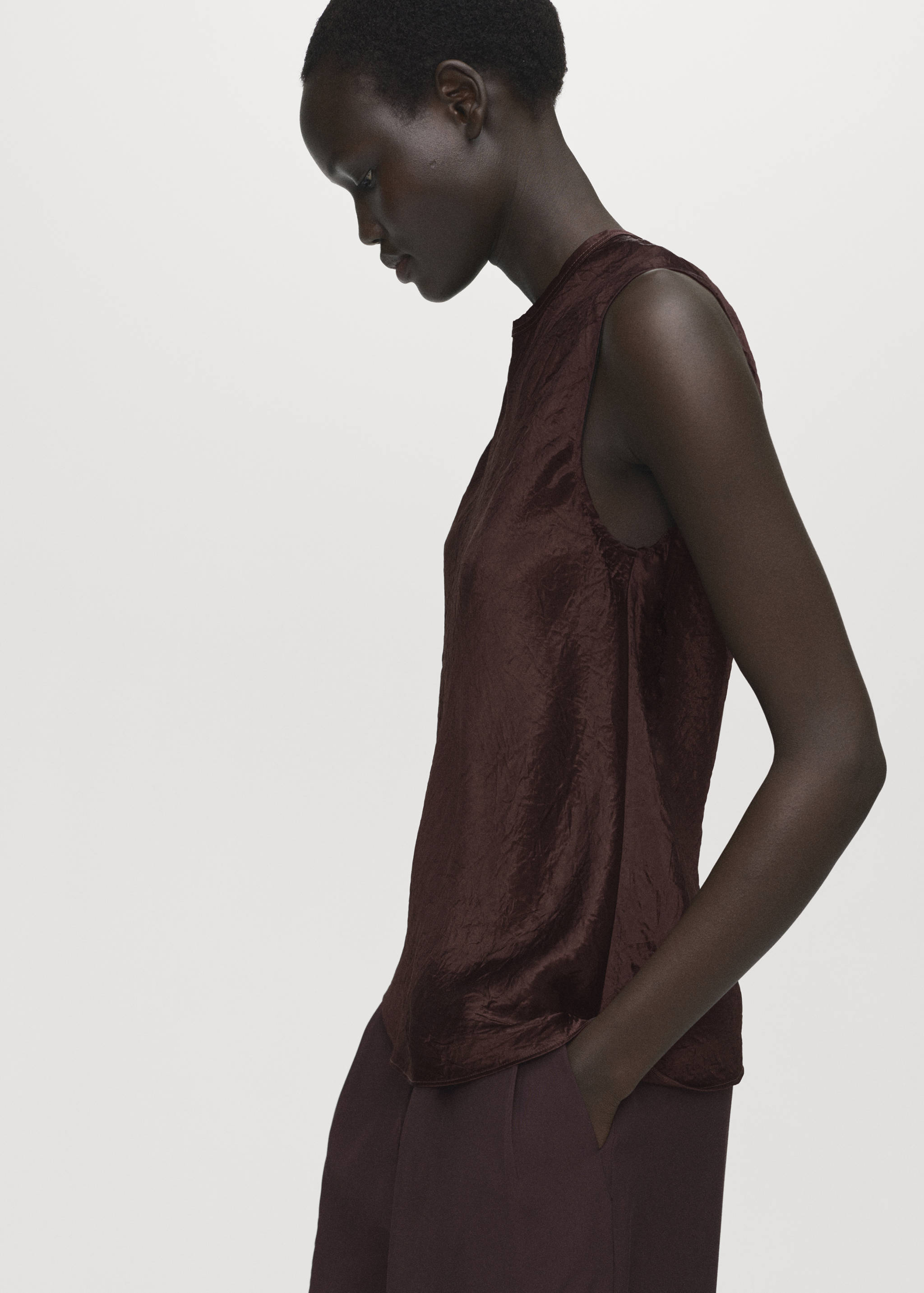 Blouse satinée effet froissé - Plan moyen