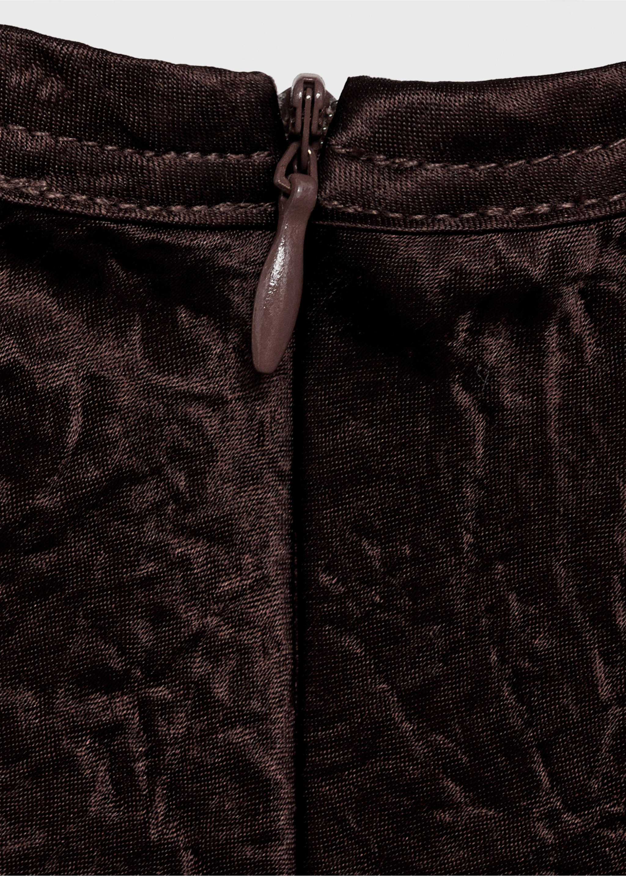 Blouse satinée effet froissé - Détail de l'article 8, Chocolat. Ref: 17034096-00.