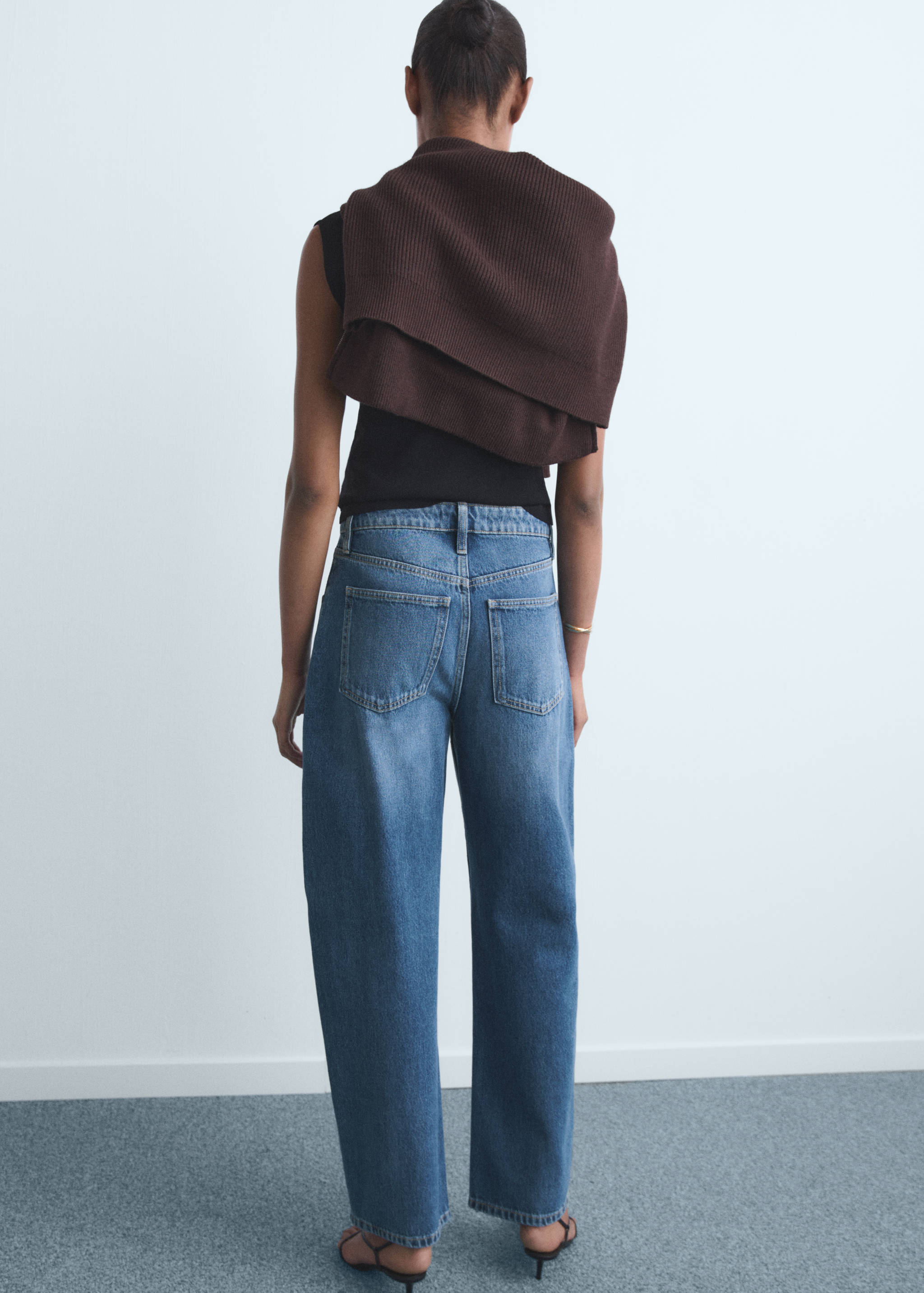 High-waisted barrel jeans - Reverse of the article