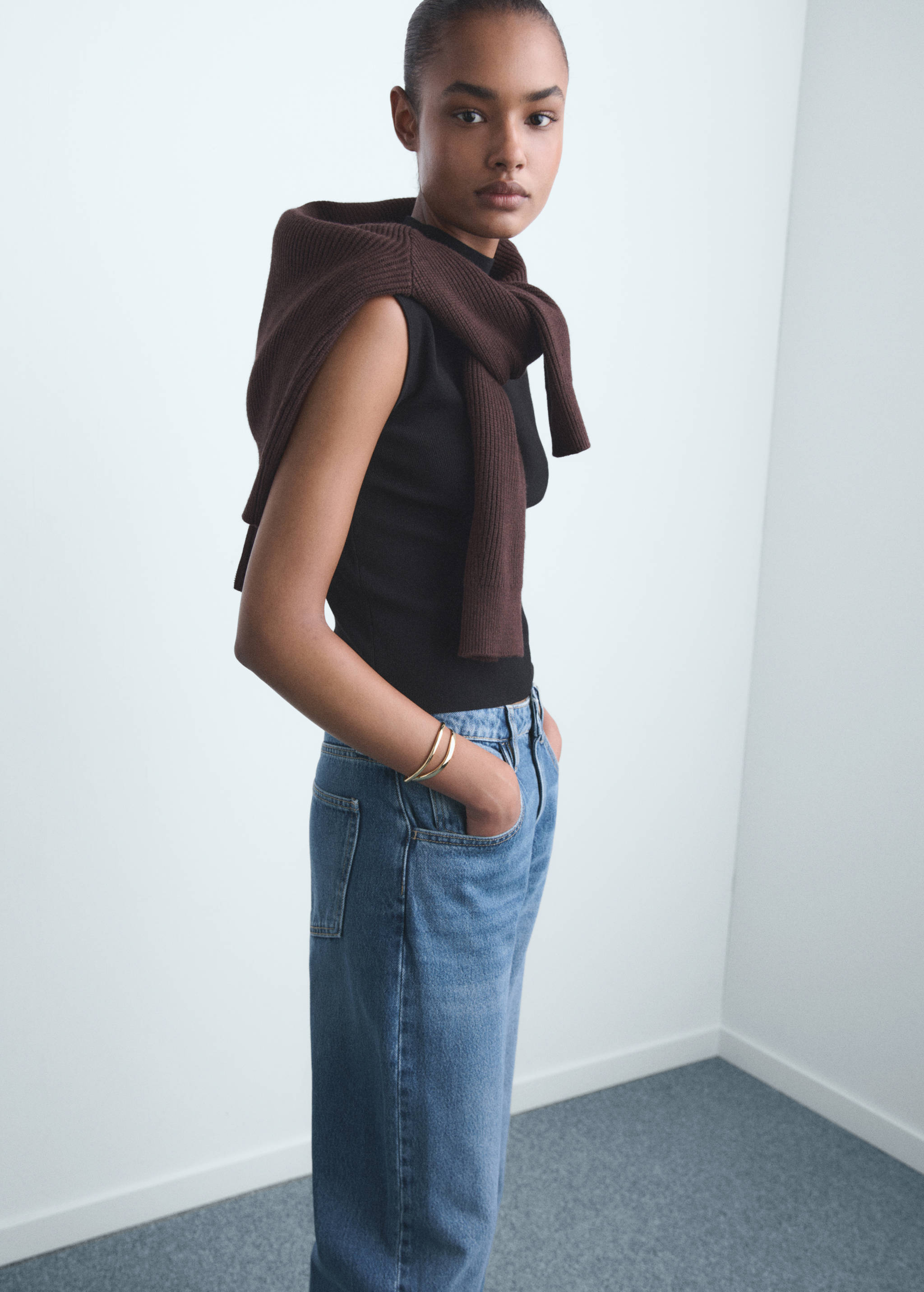 High-waisted barrel jeans - Details of the article 1