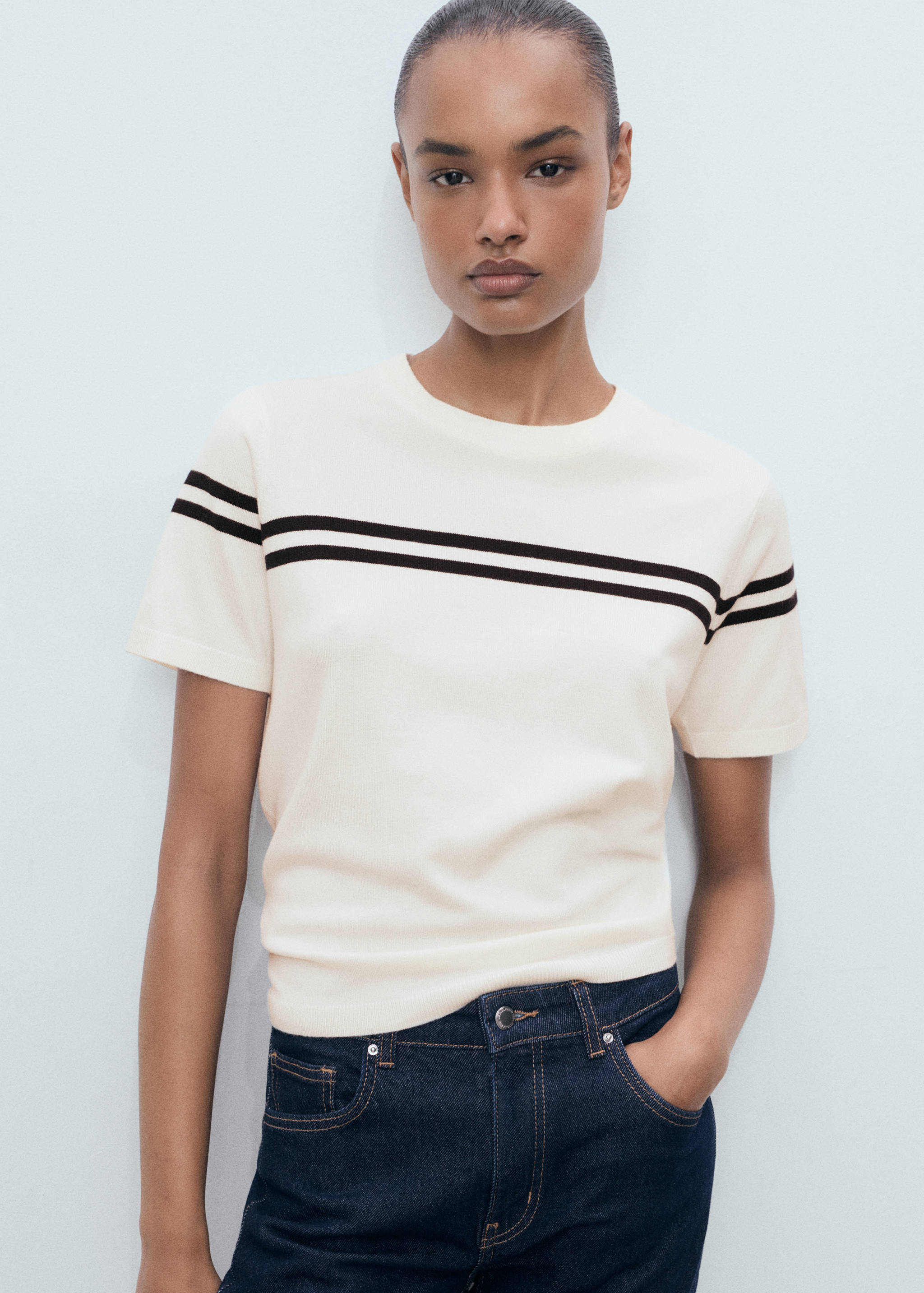Pull-over rayures manches courtes - Plan moyen