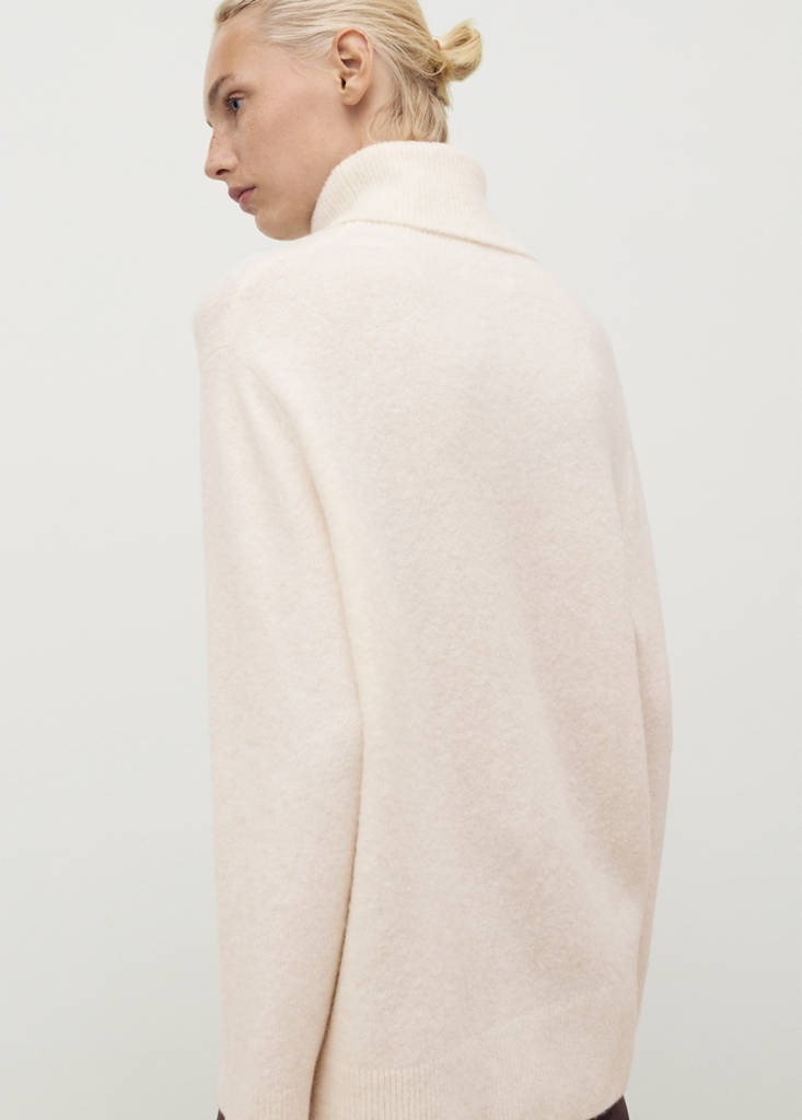 Turtleneck knit sweater — Ivory White