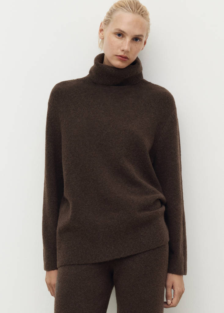 Turtleneck knit sweater — Chocolate