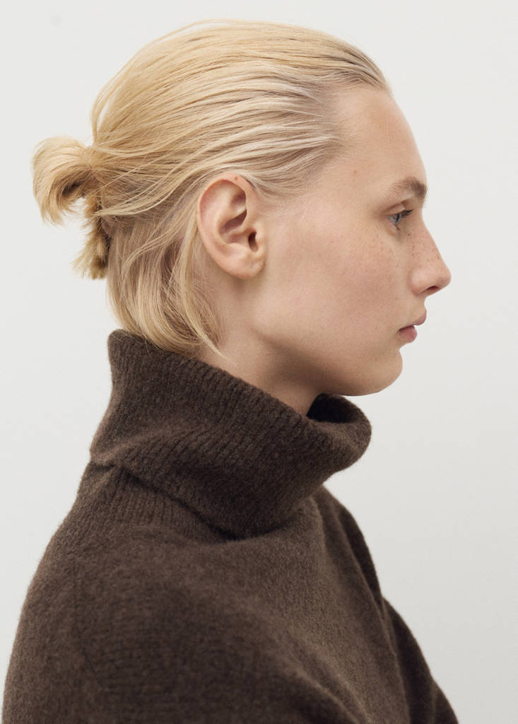 Turtleneck knit sweater — Chocolate