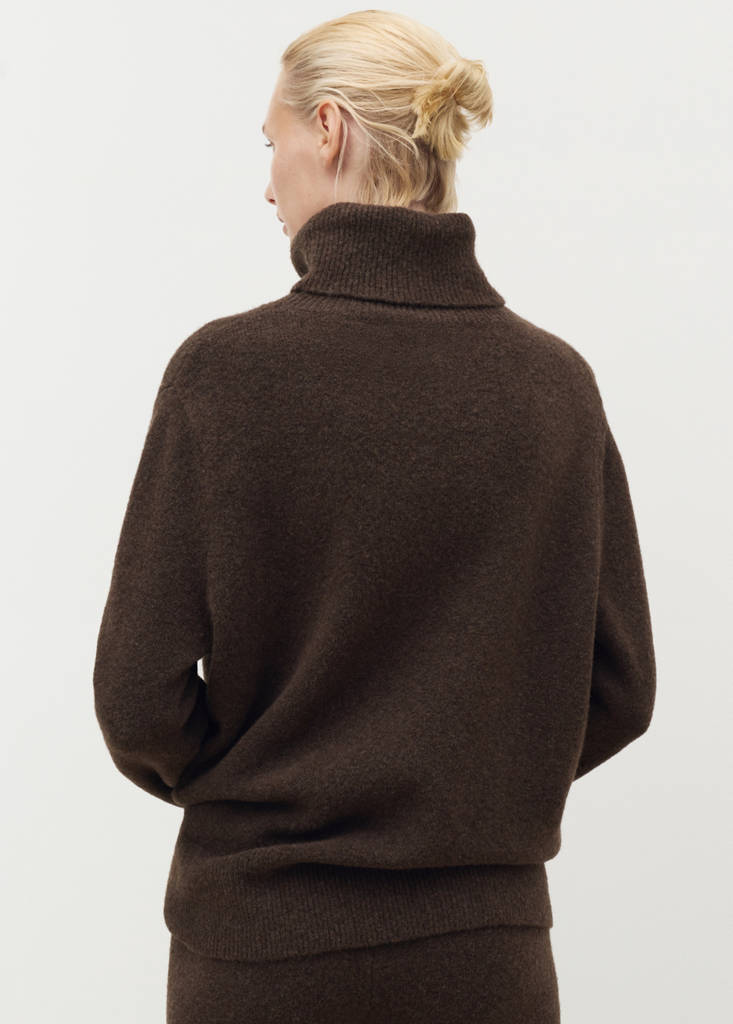 Turtleneck knit sweater — Chocolate