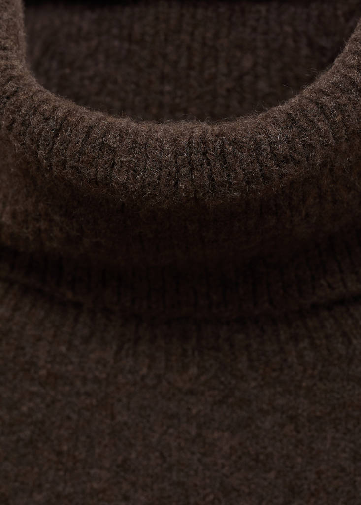 Turtleneck knit sweater — Chocolate