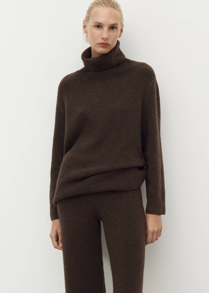 Turtleneck knit sweater — Chocolate