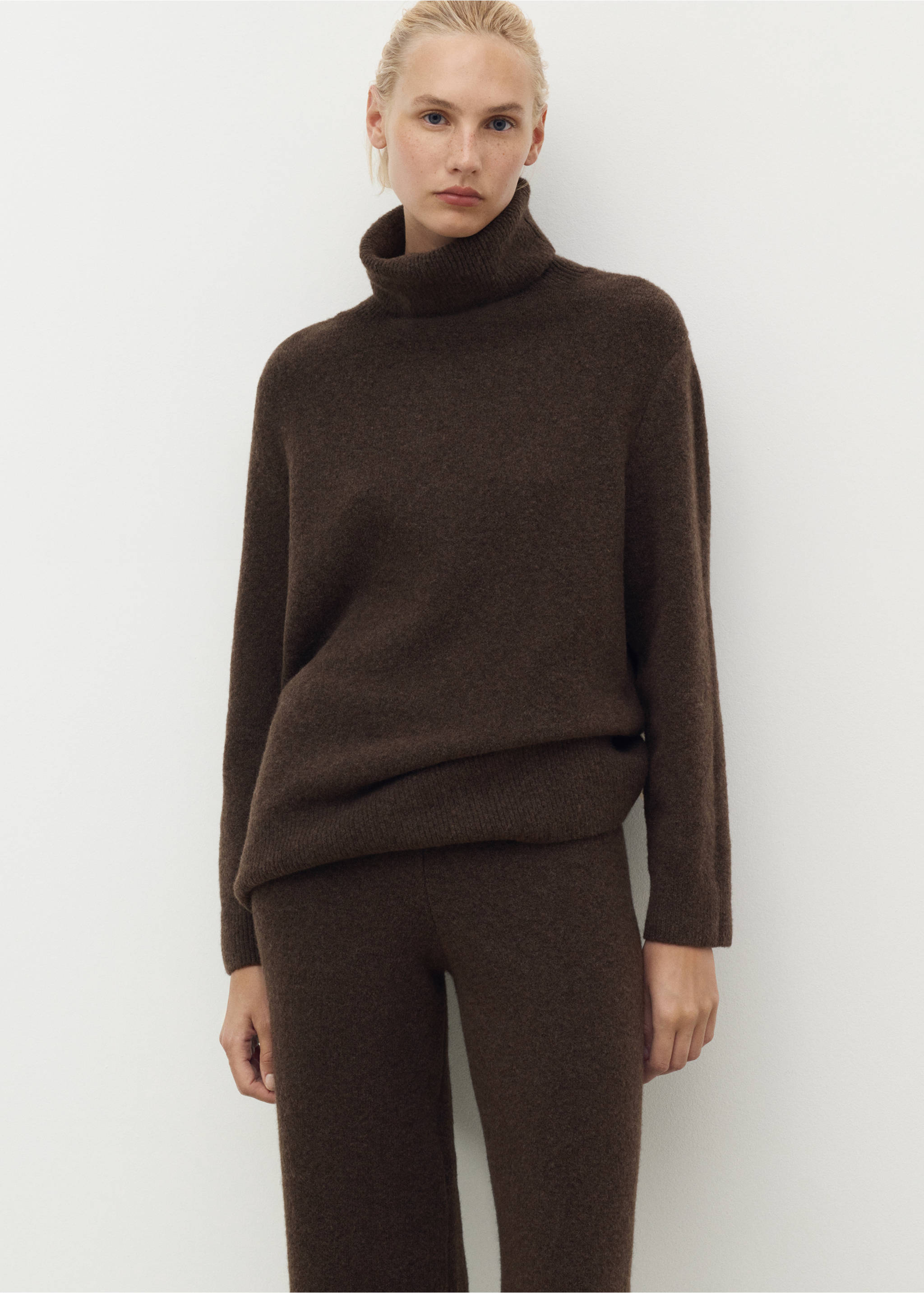 Turtleneck knit sweater - Medium plane, Chocolate. Ref: 17034101-01.