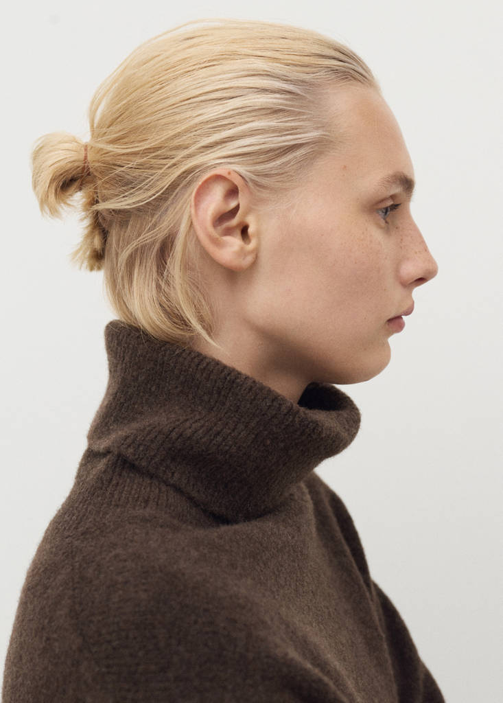 Turtleneck knit sweater — Chocolate