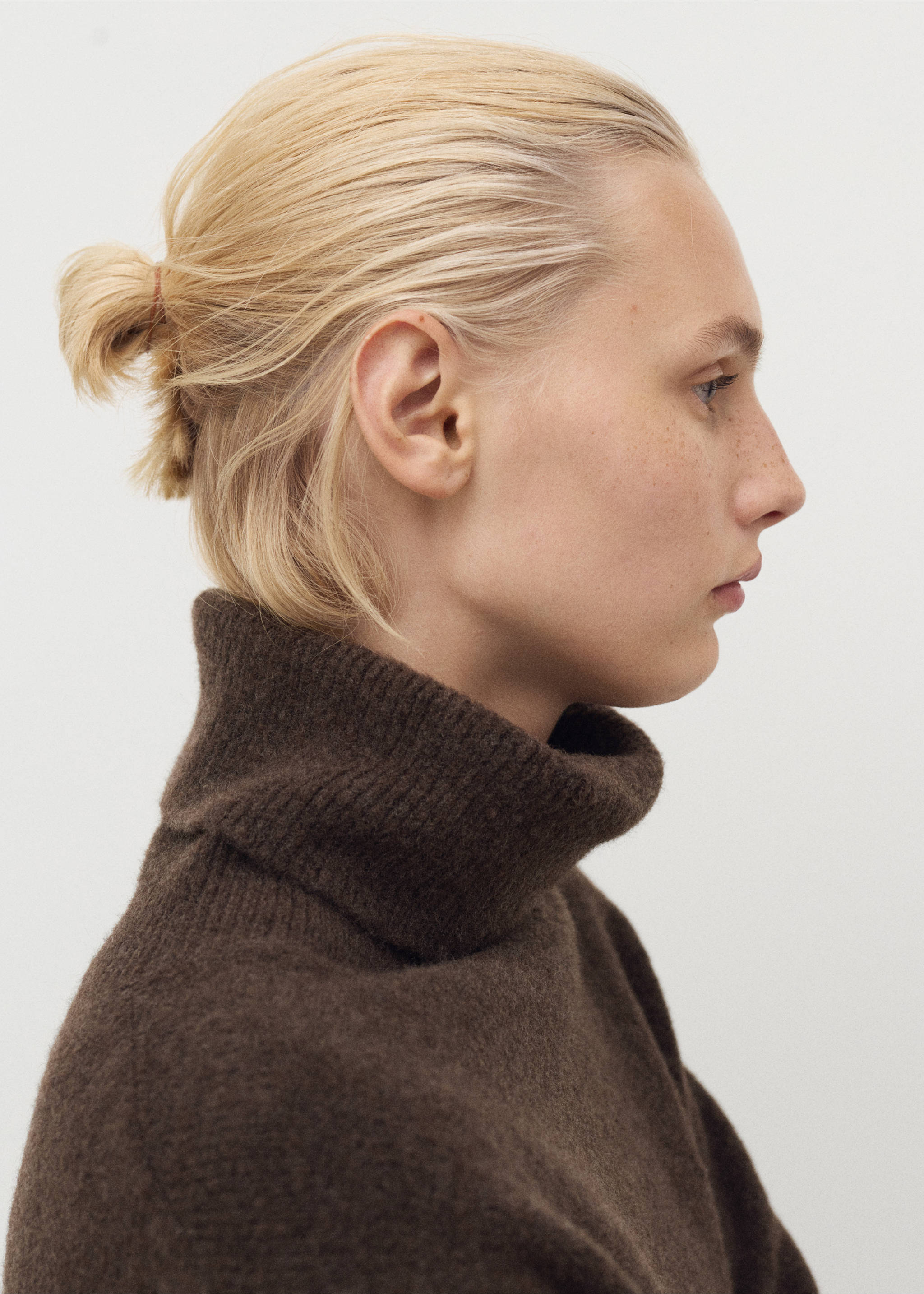 Turtleneck knit sweater - Details of the article 1, Chocolate. Ref: 17034101-01.