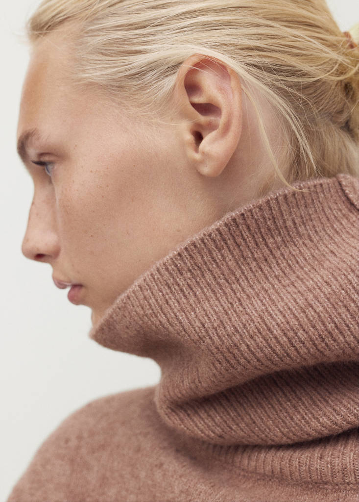 Turtleneck knit sweater — Medium Brown