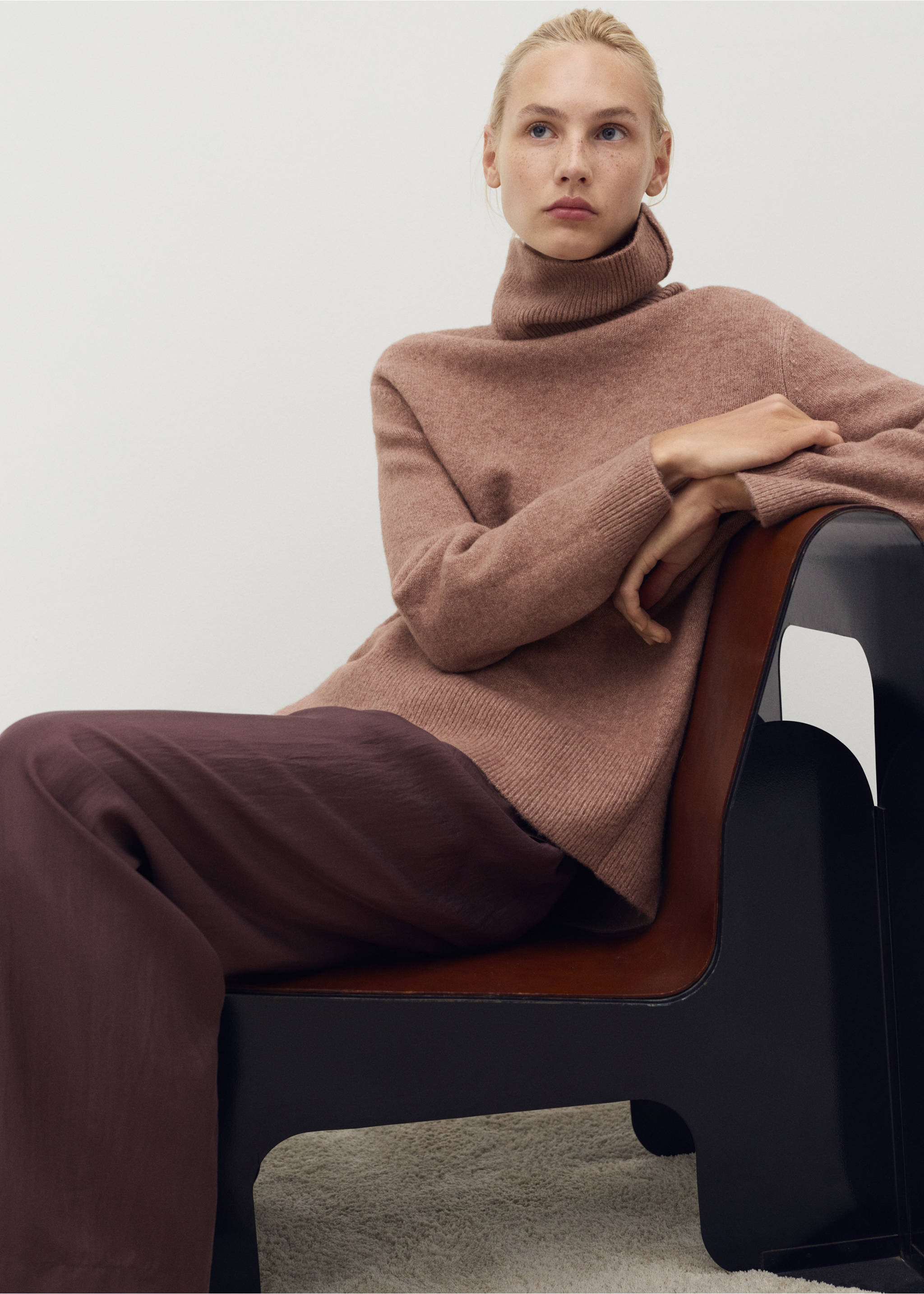 Turtleneck knit sweater - Details of the article 2, Medium Brown. Ref: 17034101-00.