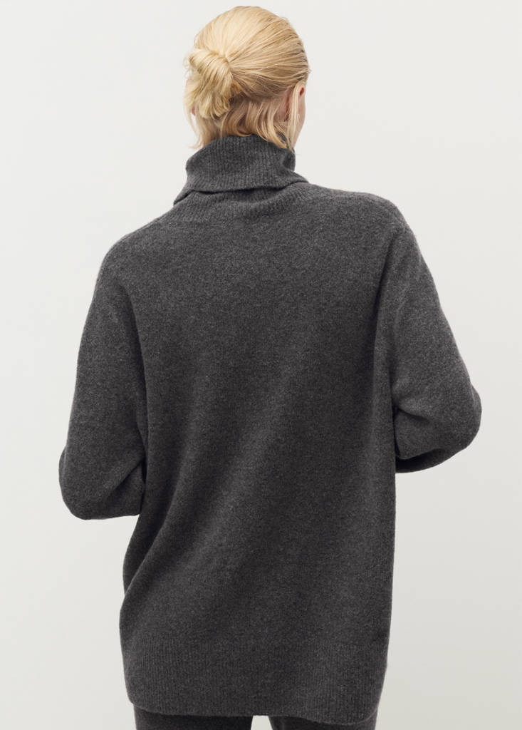 Turtleneck knit sweater — Charcoal
