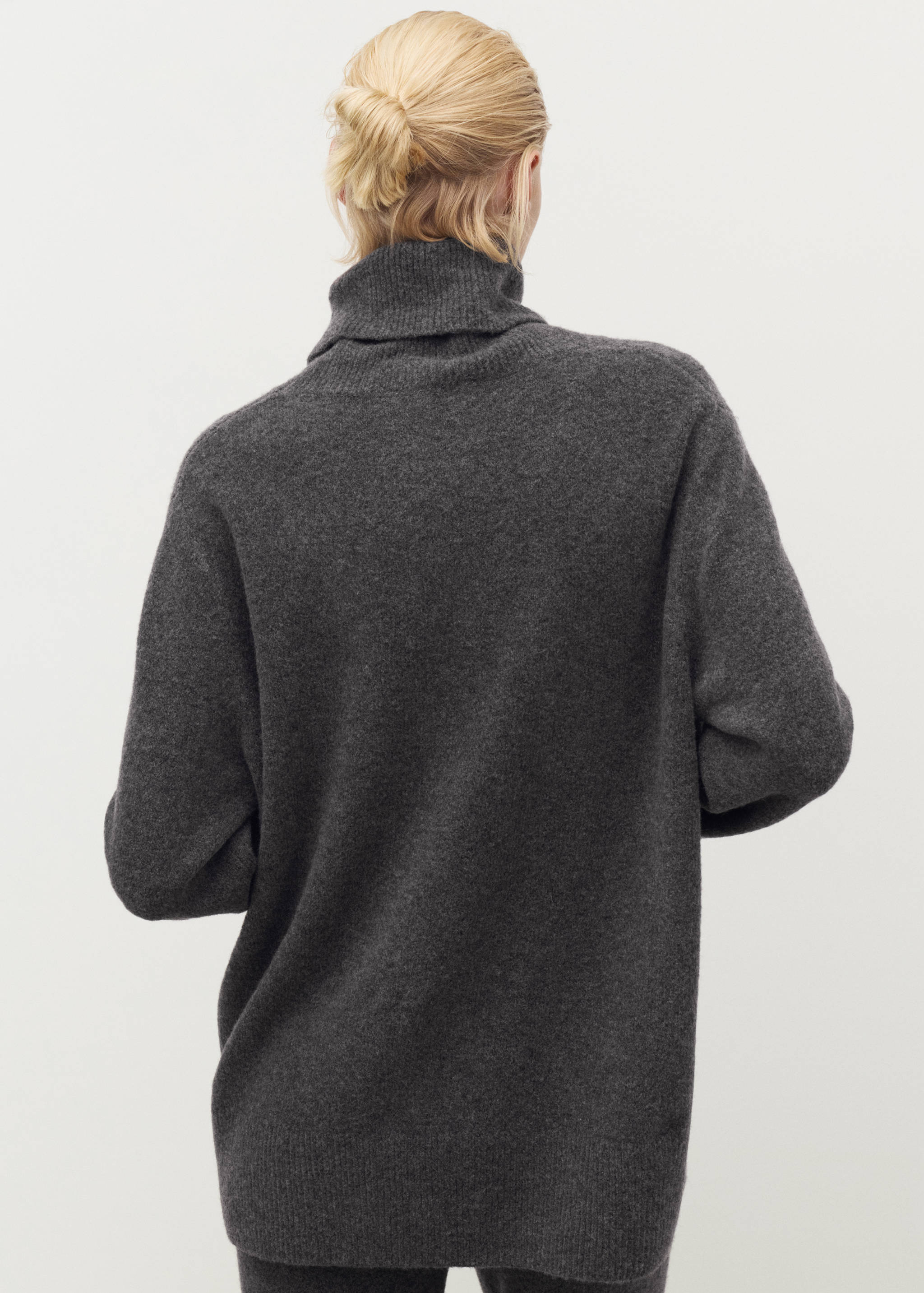 Turtleneck knit sweater - Reverse of the article