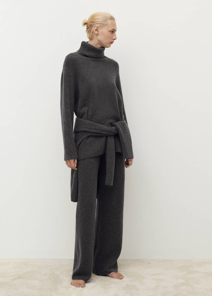 Turtleneck knit sweater — Charcoal