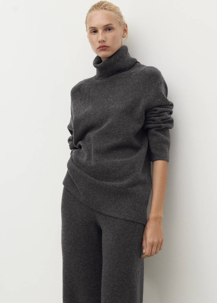 Turtleneck knit sweater — Charcoal