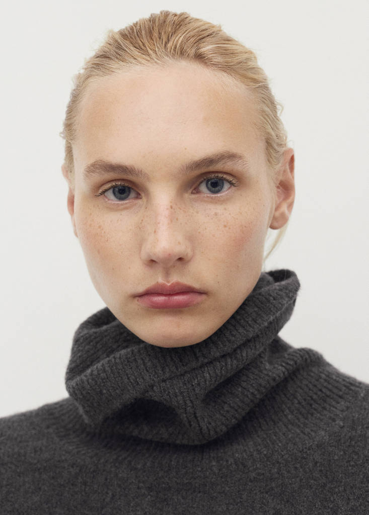 Turtleneck knit sweater — Charcoal