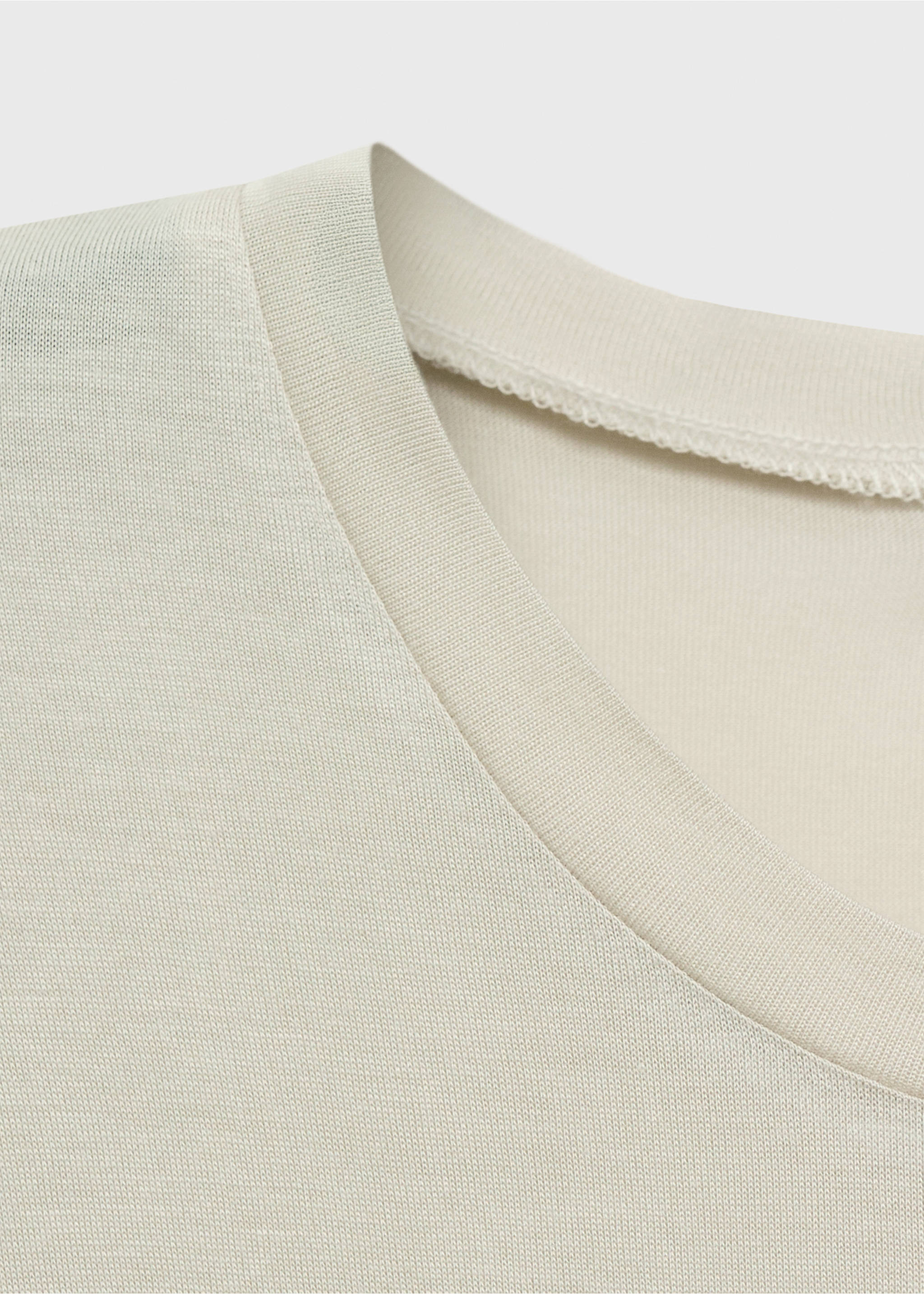 Close-up of a light beige pyjama t-shirt with a ribbed round neckline., Pastel Green. Ref: 17034105-00.