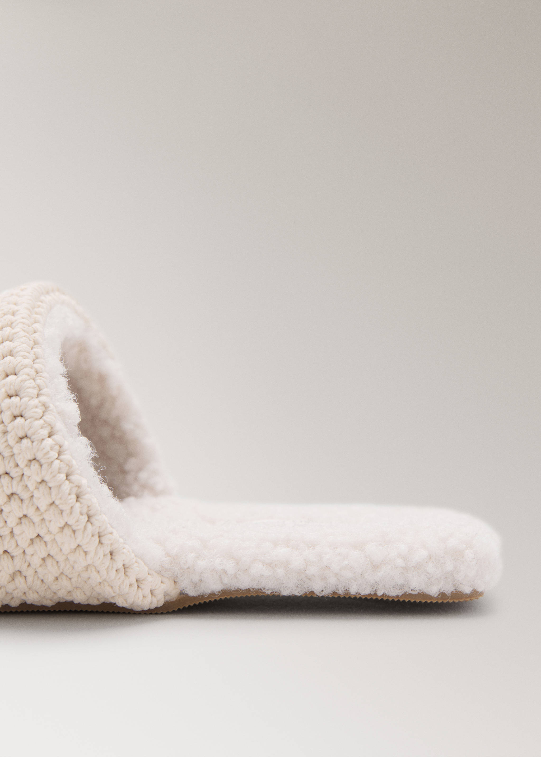 Crochet mule slippers with shearling lining - Details of the article 1