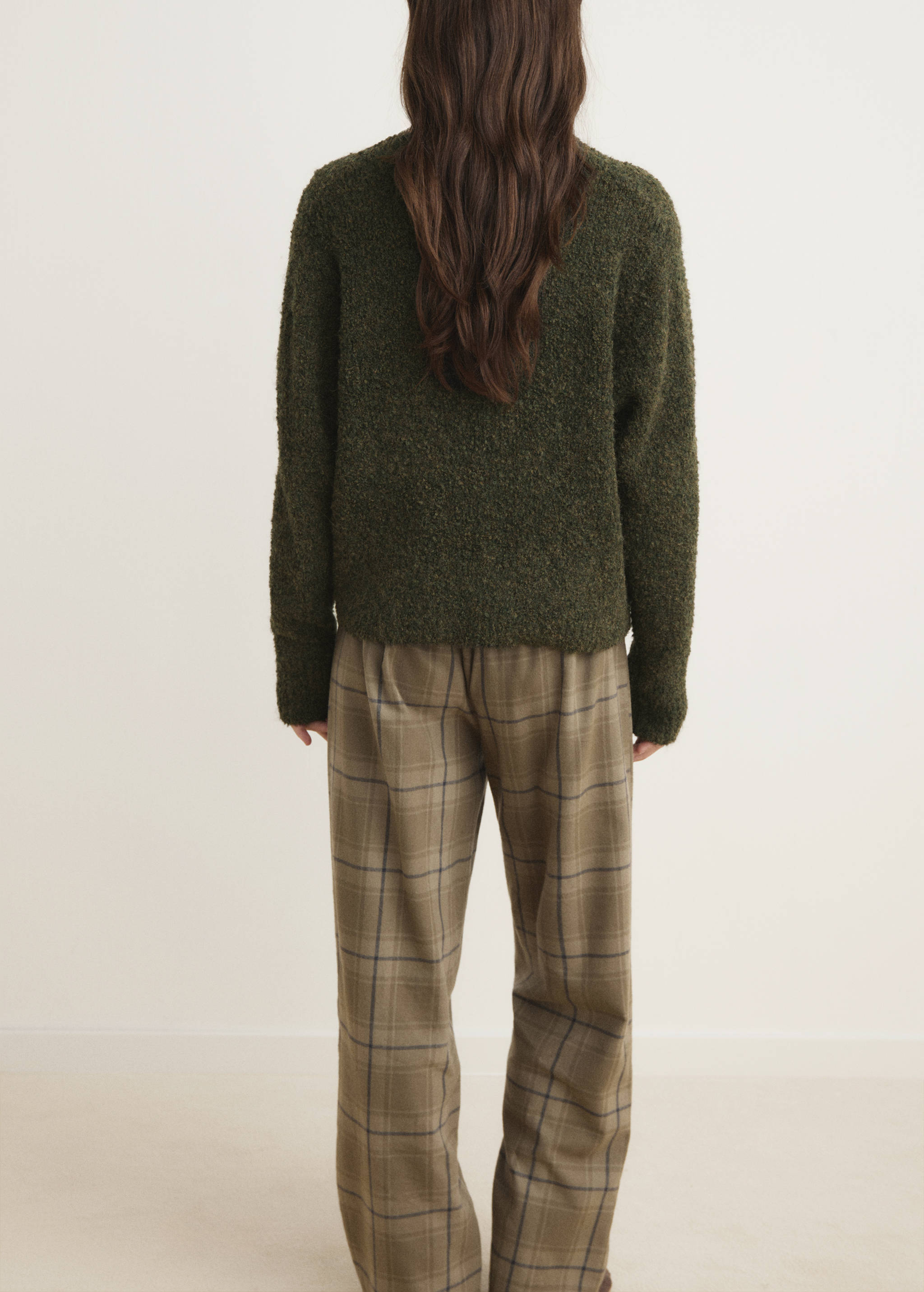 Джемпер букле с круглой горловиной - Обратная сторона изделия