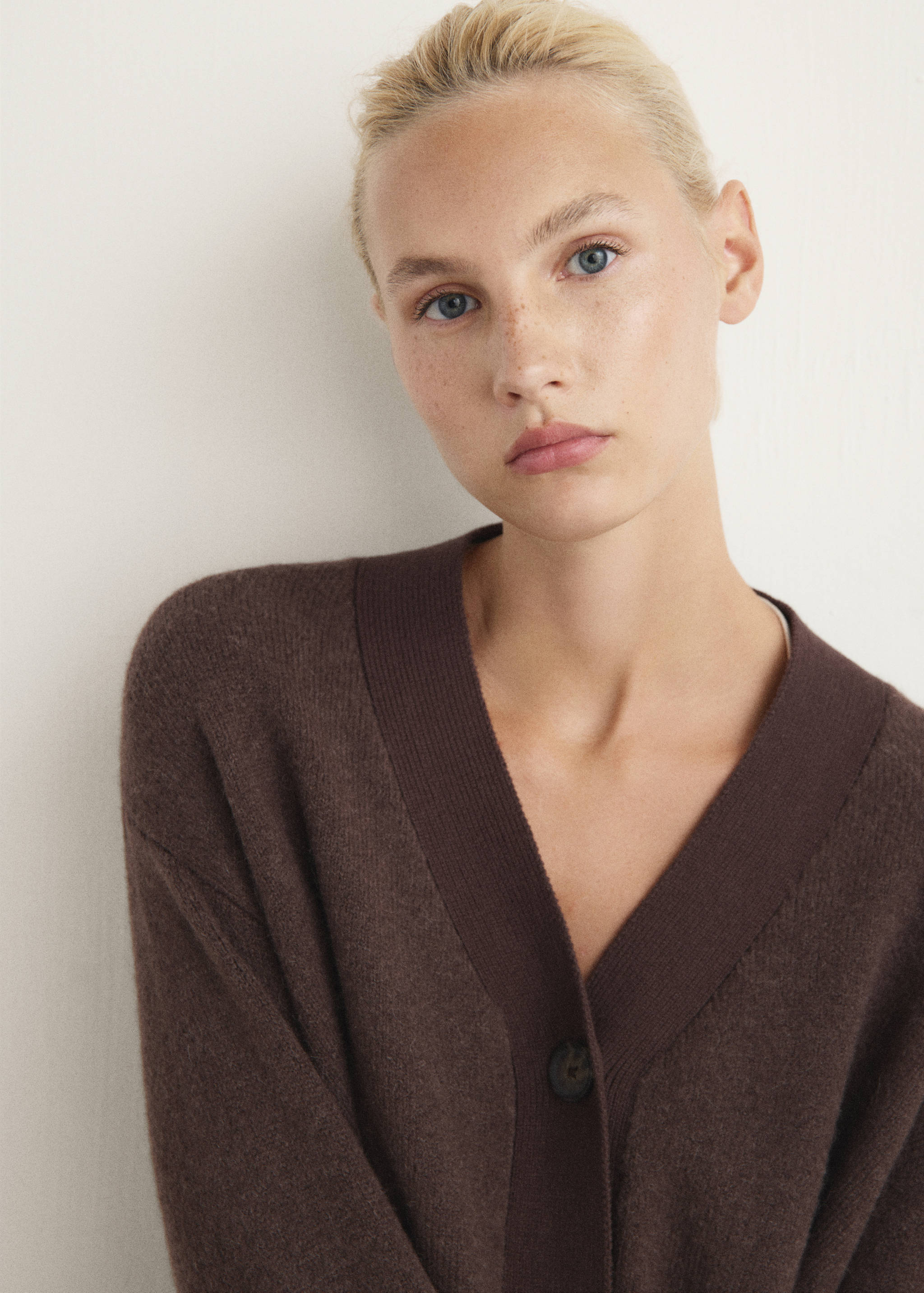 Knitted cardigan with contrasting detail - Details of the article 1