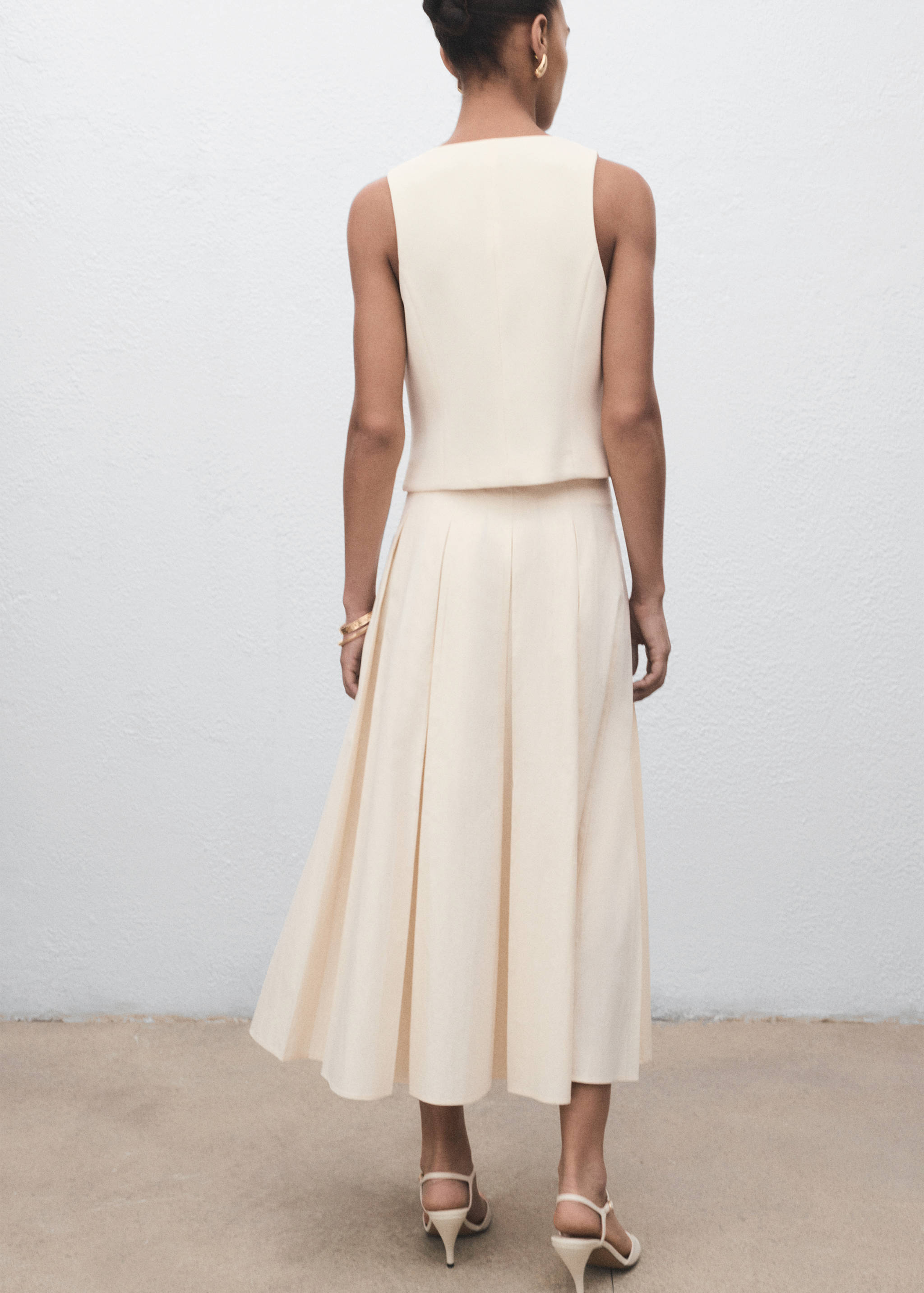 Colete de fato com botões - Verso do artigo