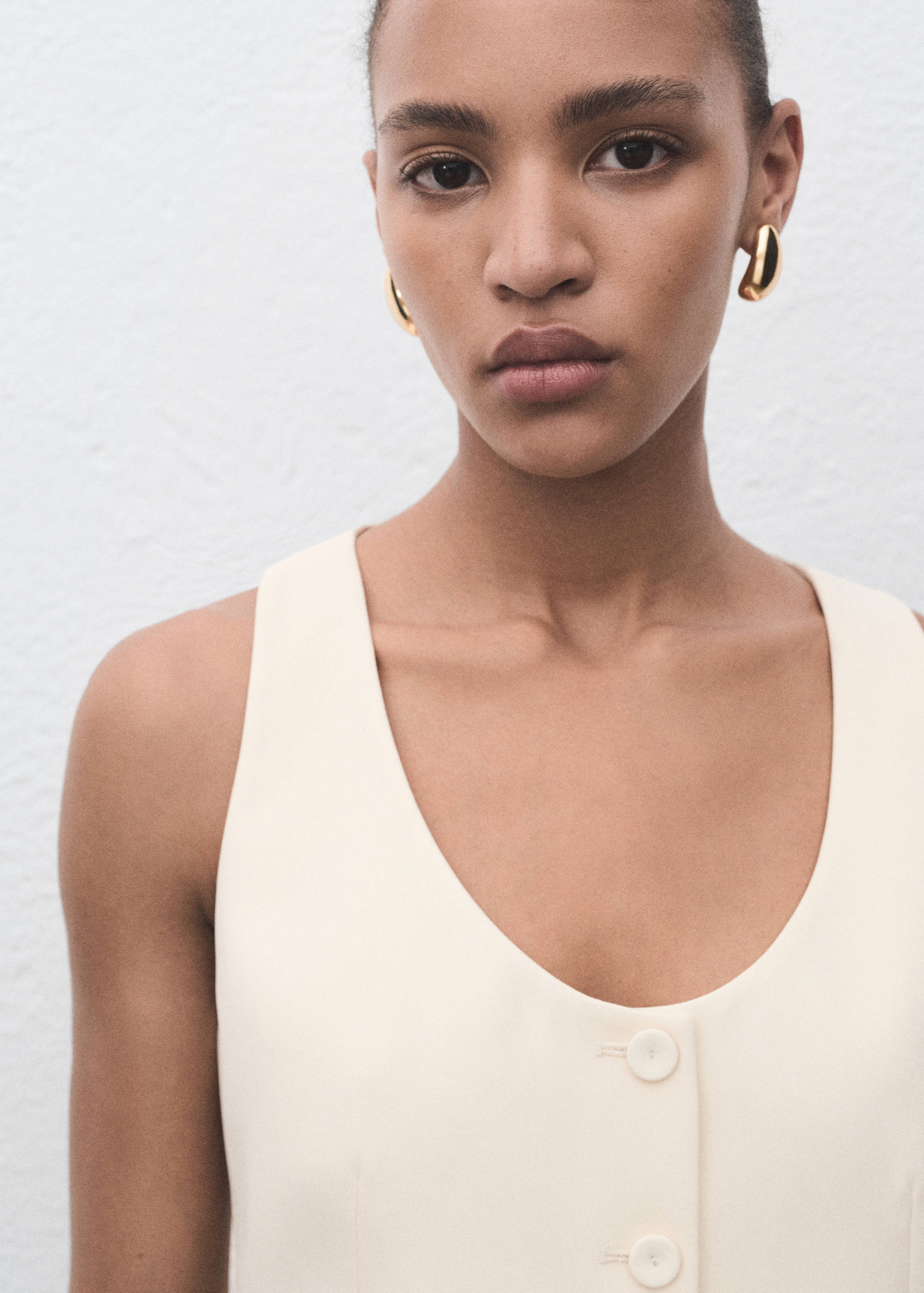 Colete de fato com botões - Pormenor do artigo 1