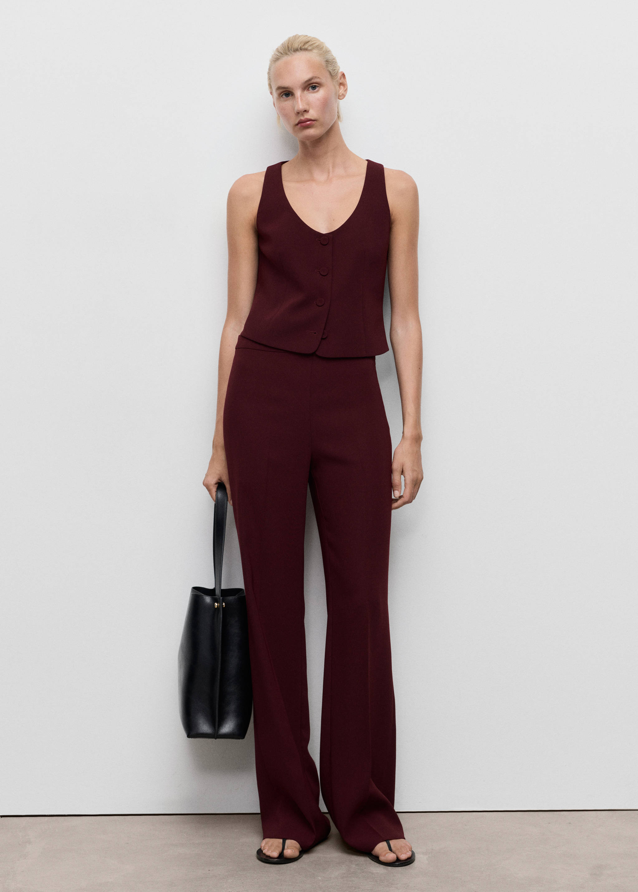 Colete de fato com botões - Plano geral