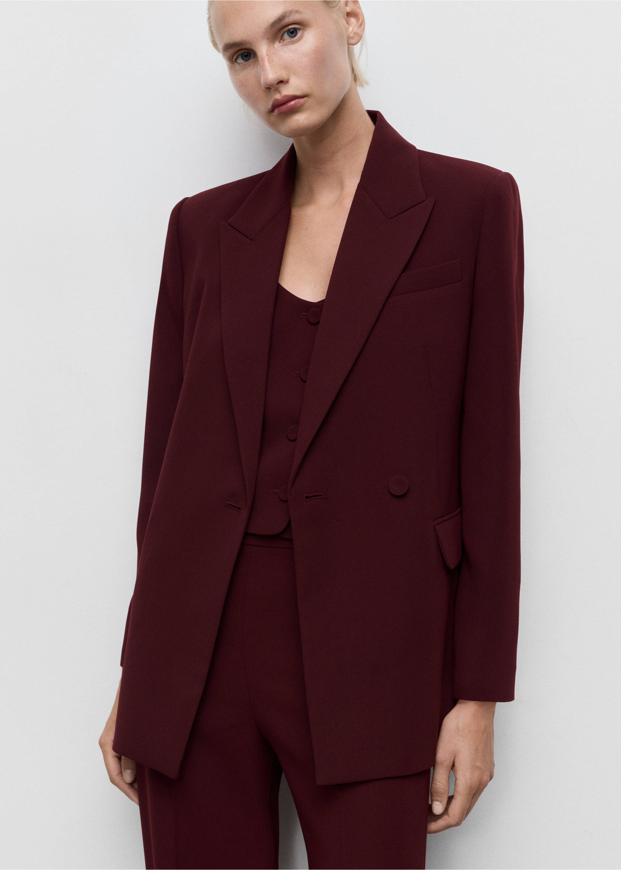 Gilet met knopen - Detail van het artikel 4, Donkerrood. Ref: 17034119-00.