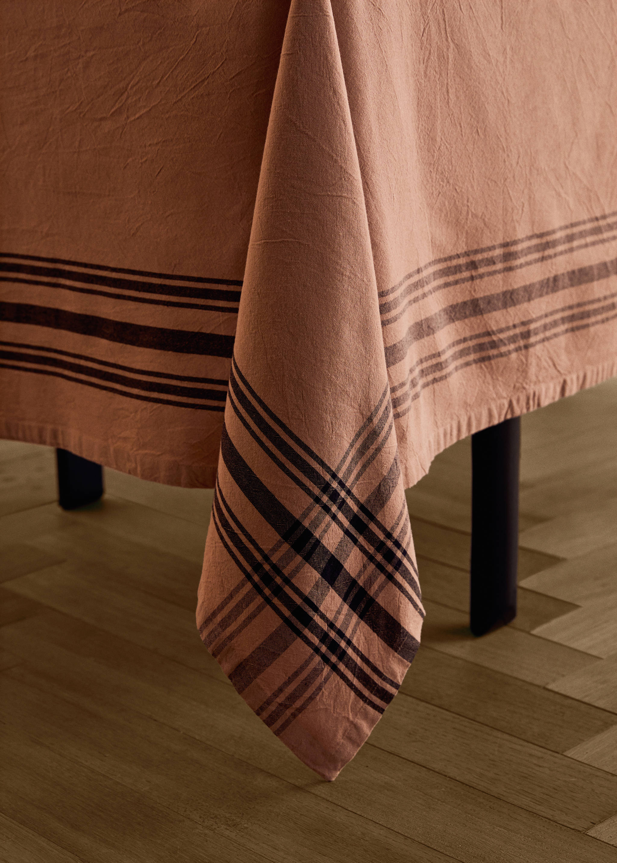Cotton striped tablecloth for 6 to 8 diners - Details of the article 7