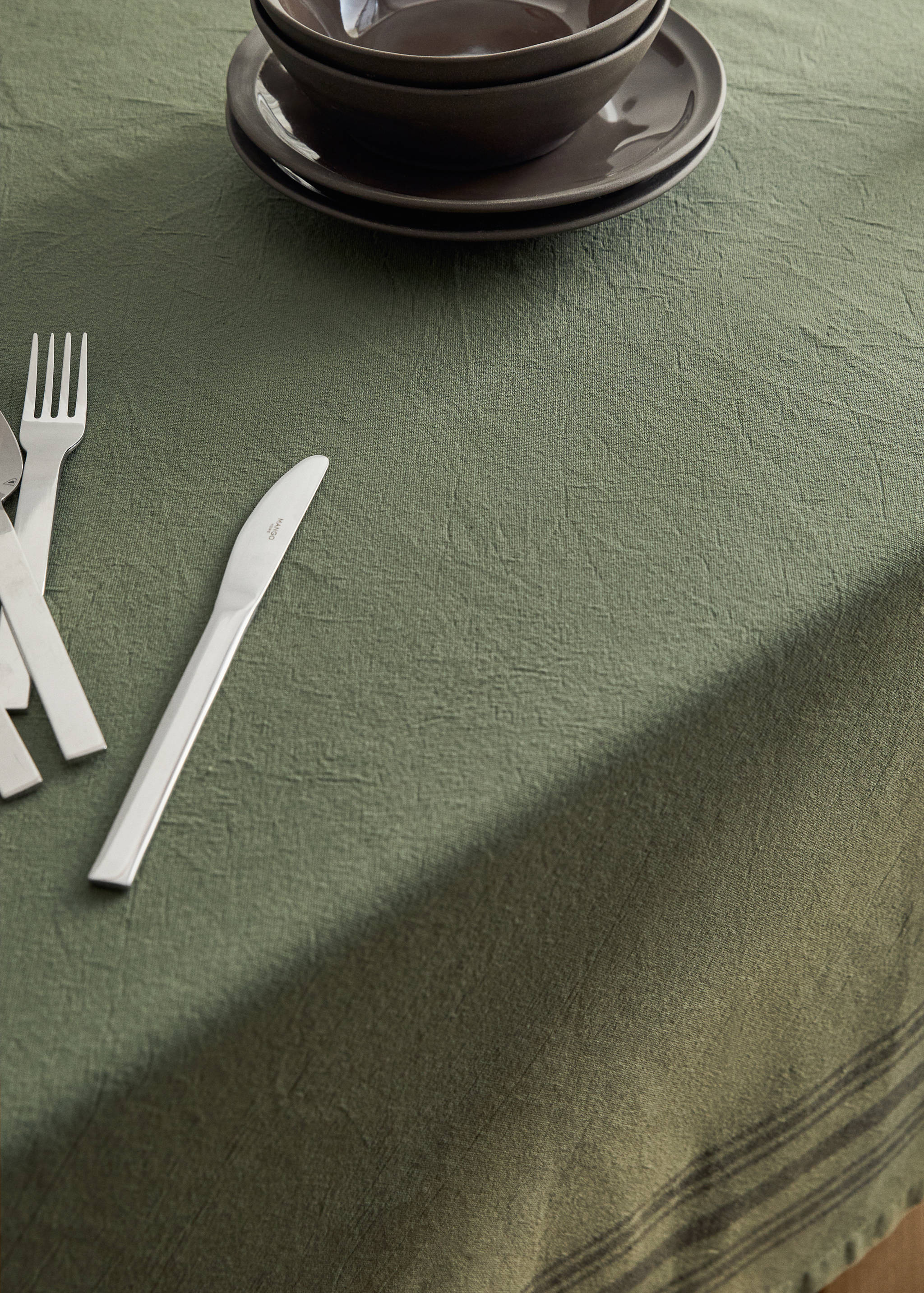 Cotton striped tablecloth for 6 to 8 diners - Details of the article 7