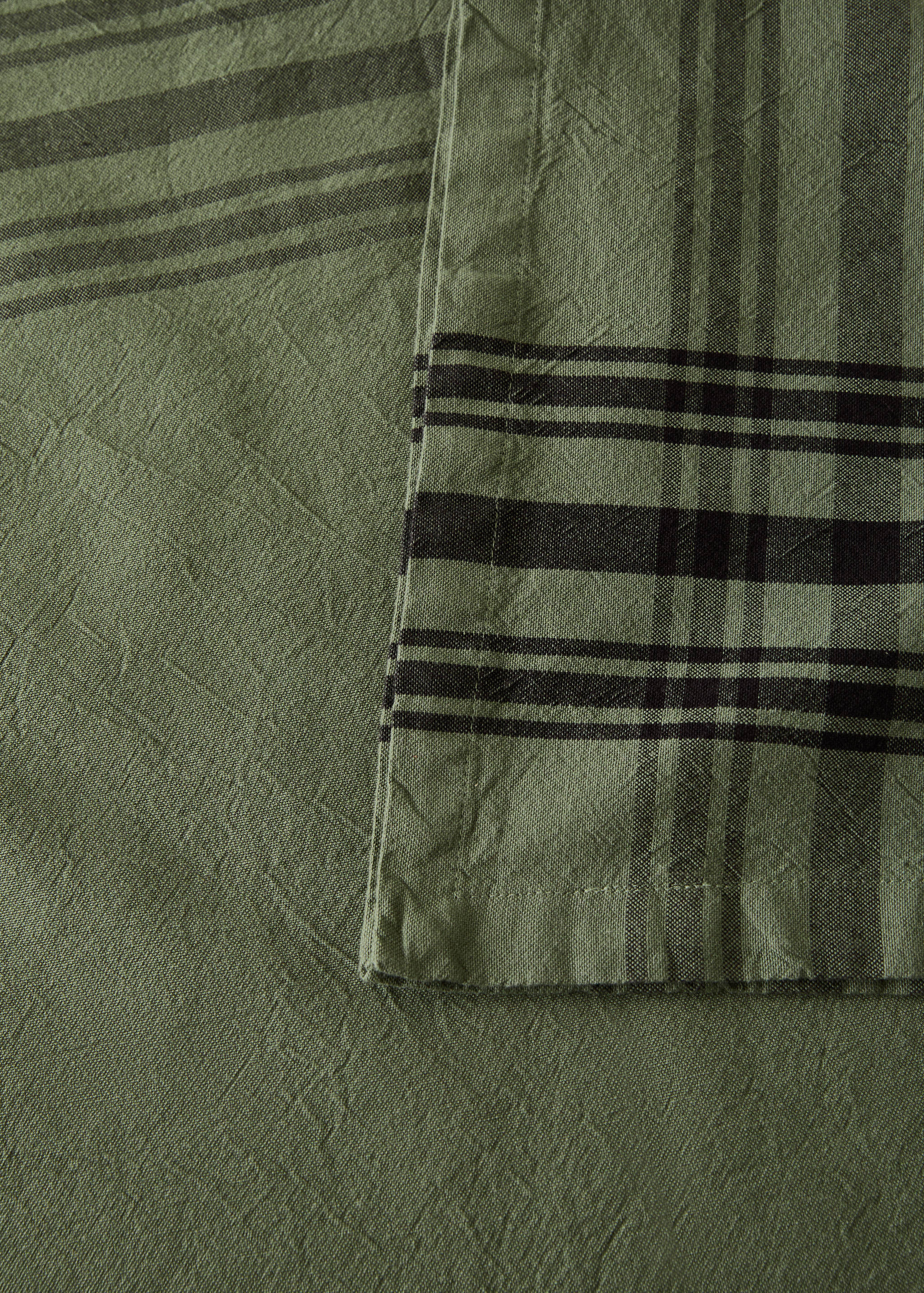 Cotton striped tablecloth for 6 to 8 diners - Details of the article 2