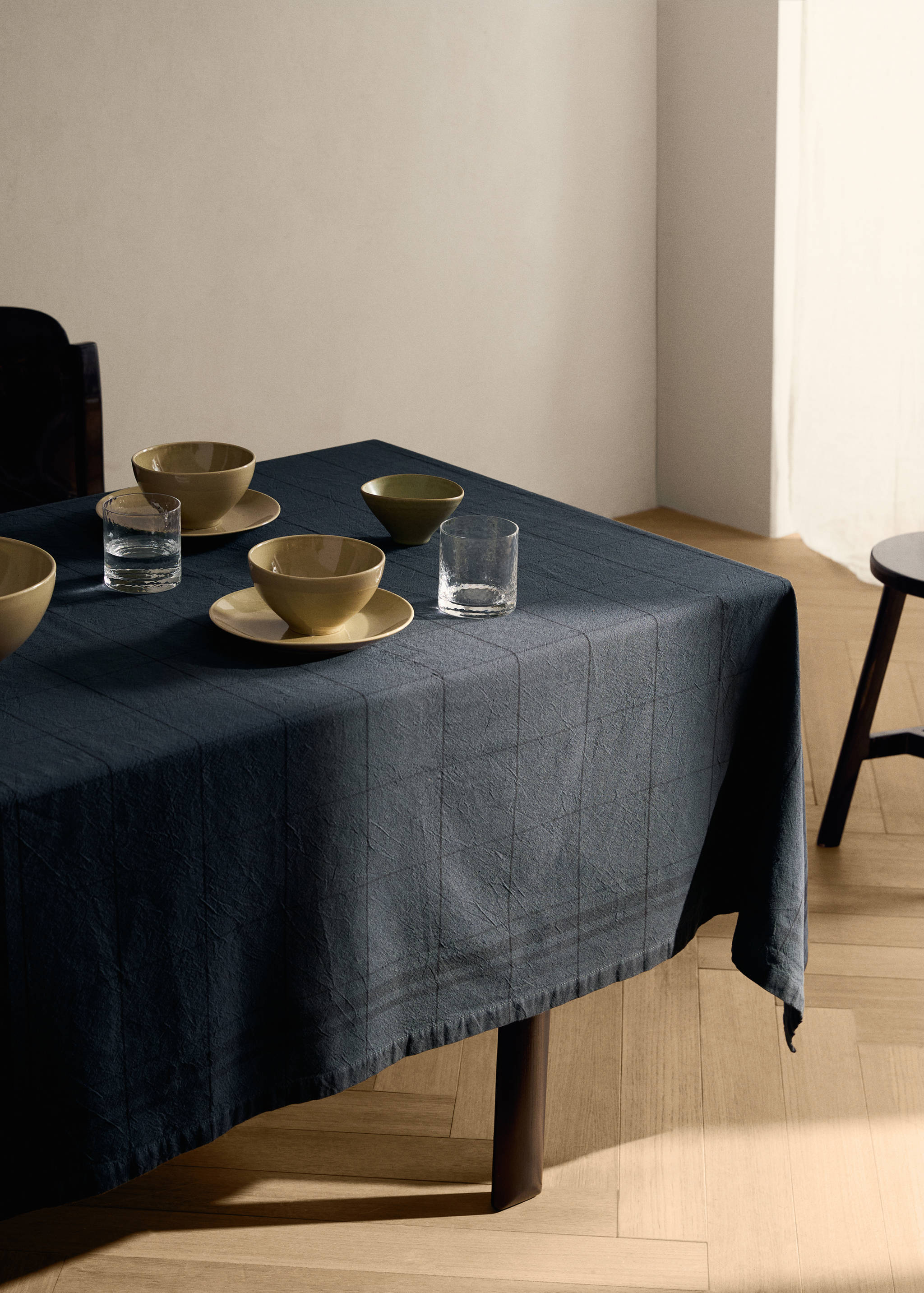 Overdyed cotton check tablecloth for 6 to 8 diners - General plane