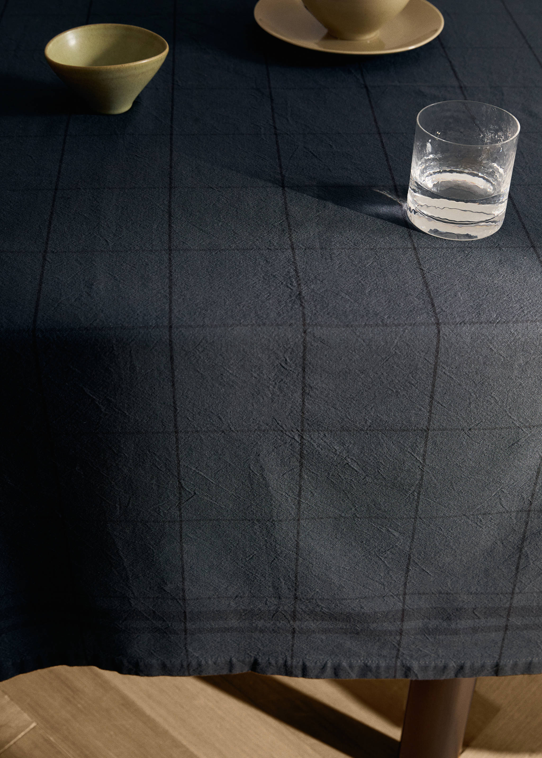 Overdyed cotton check tablecloth for 6 to 8 diners - Details of the article 7