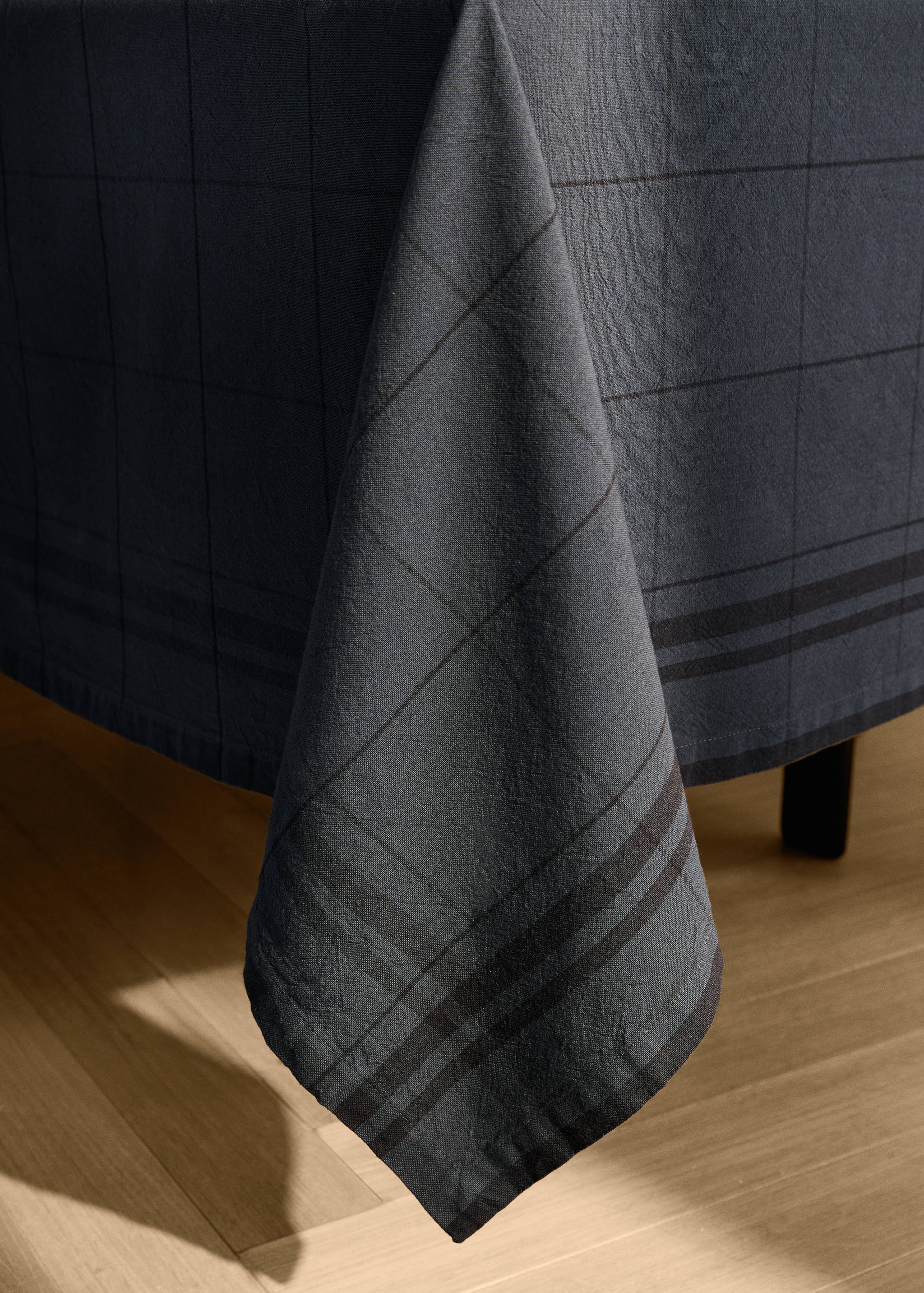 Overdyed cotton check tablecloth for 6 to 8 diners - Details of the article 8