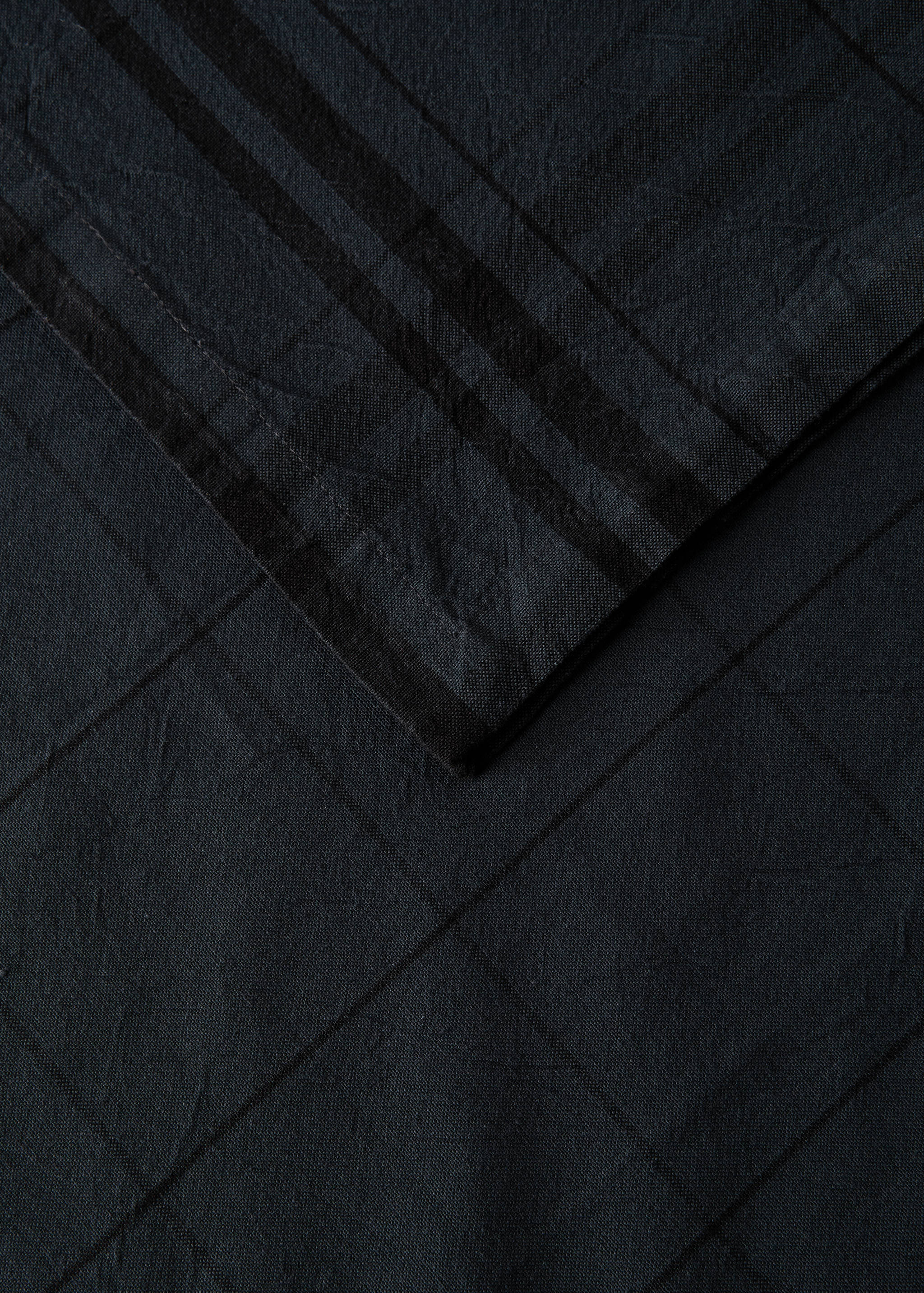 Overdyed cotton check tablecloth for 6 to 8 diners - Details of the article 1