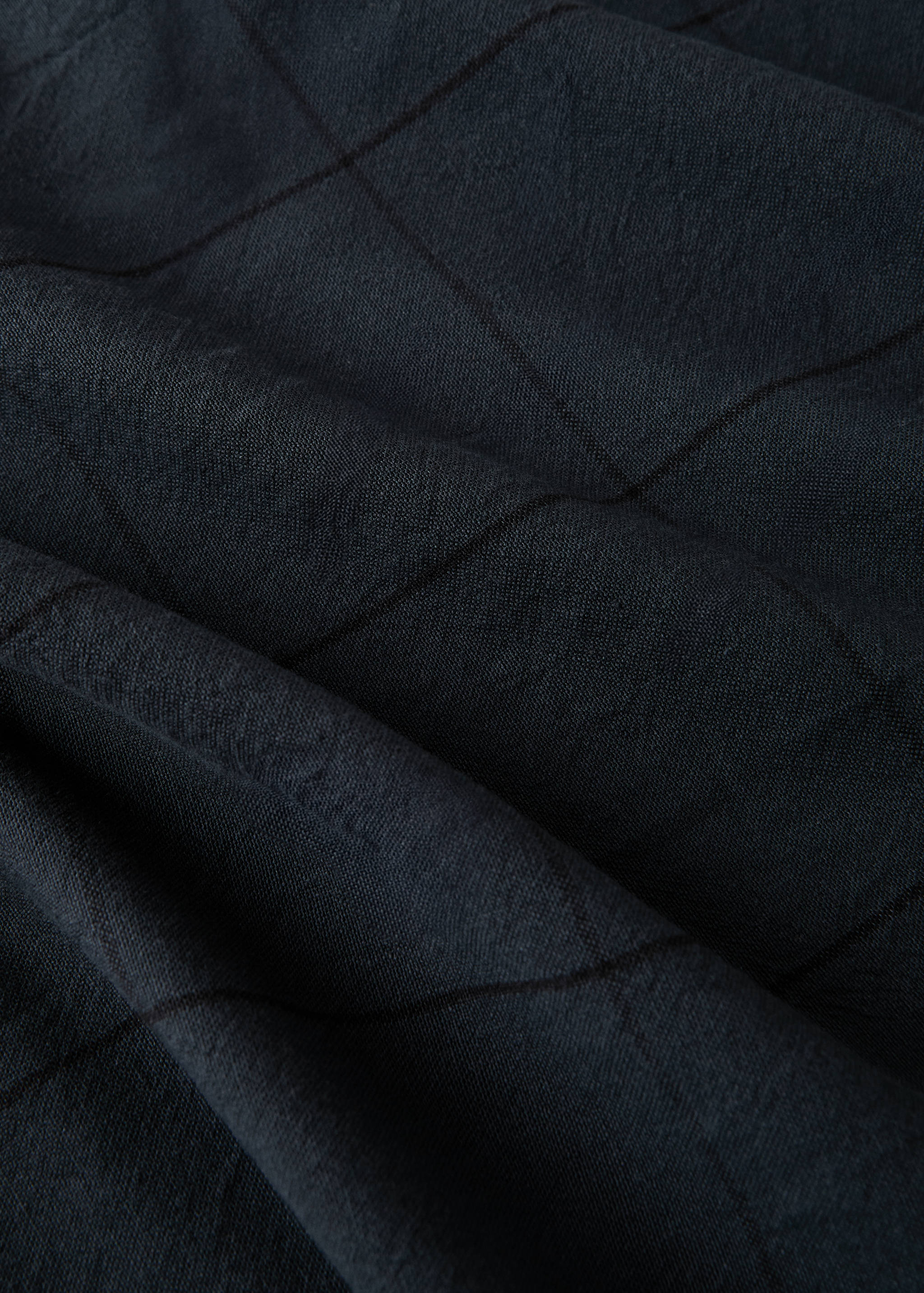 Overdyed cotton check tablecloth for 6 to 8 diners - Details of the article 2