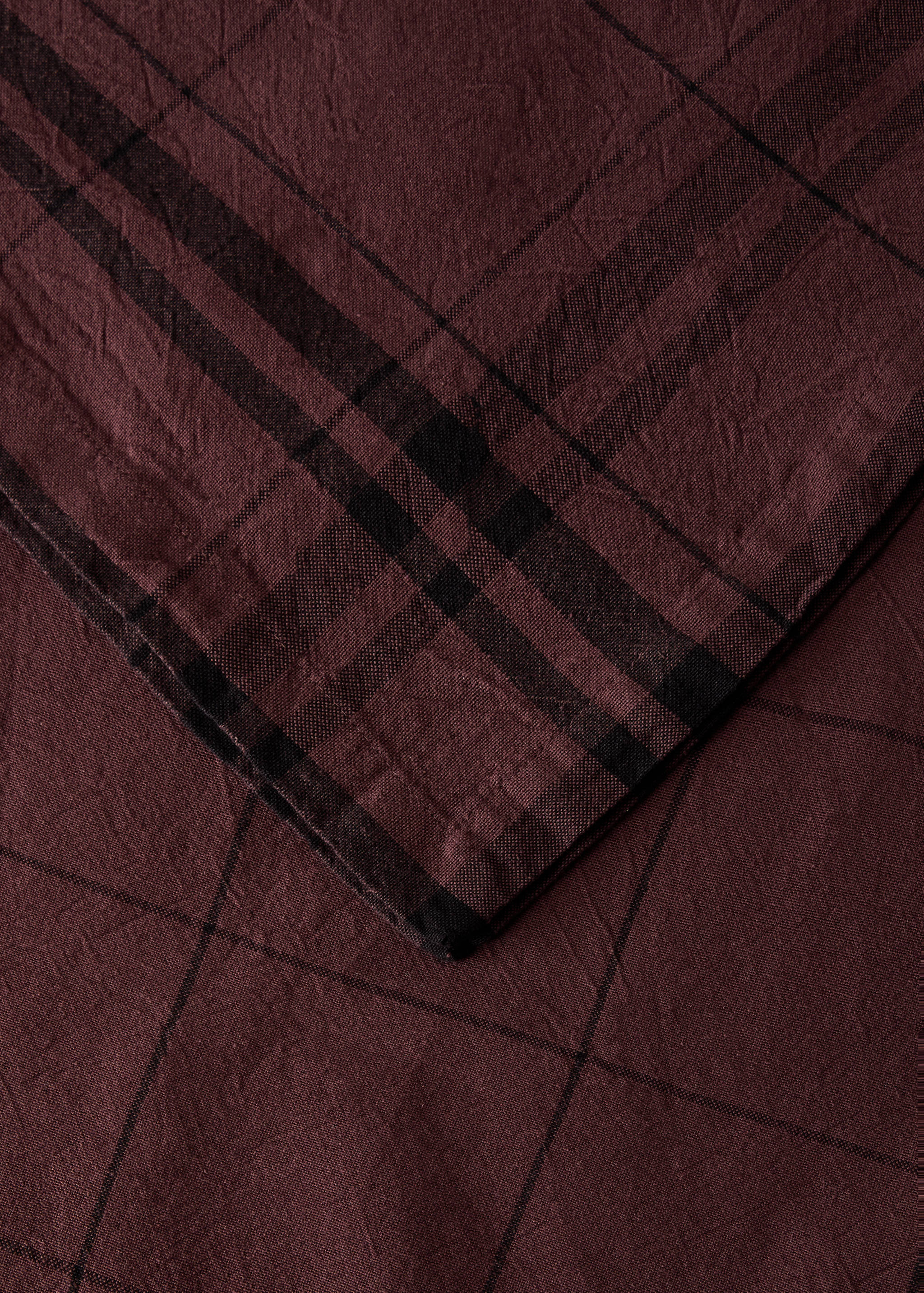 Overdyed cotton check tablecloth for 6 to 8 diners - Details of the article 1