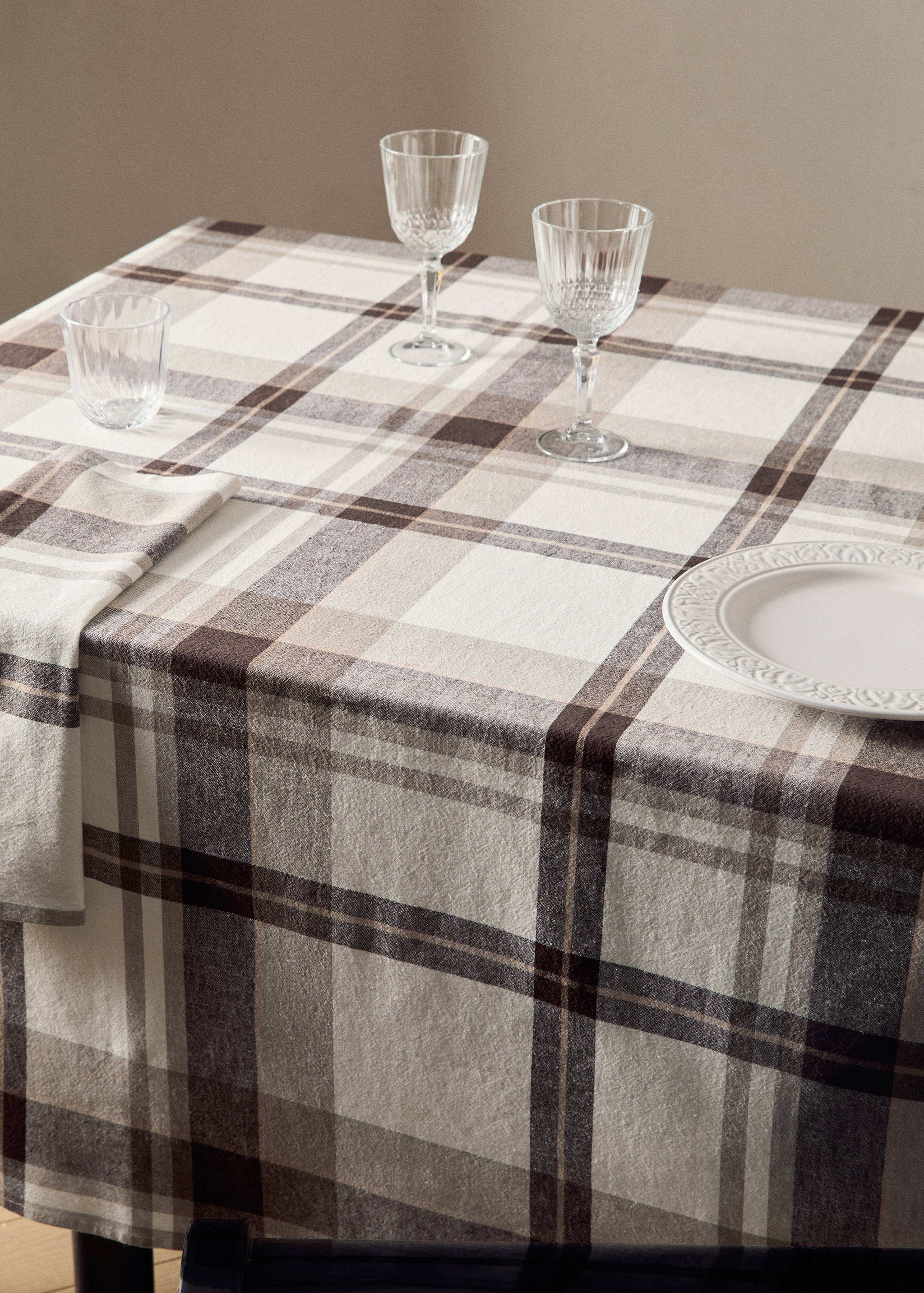 Cotton linen check tablecloth for 2 to 4 diners - Details of the article 7