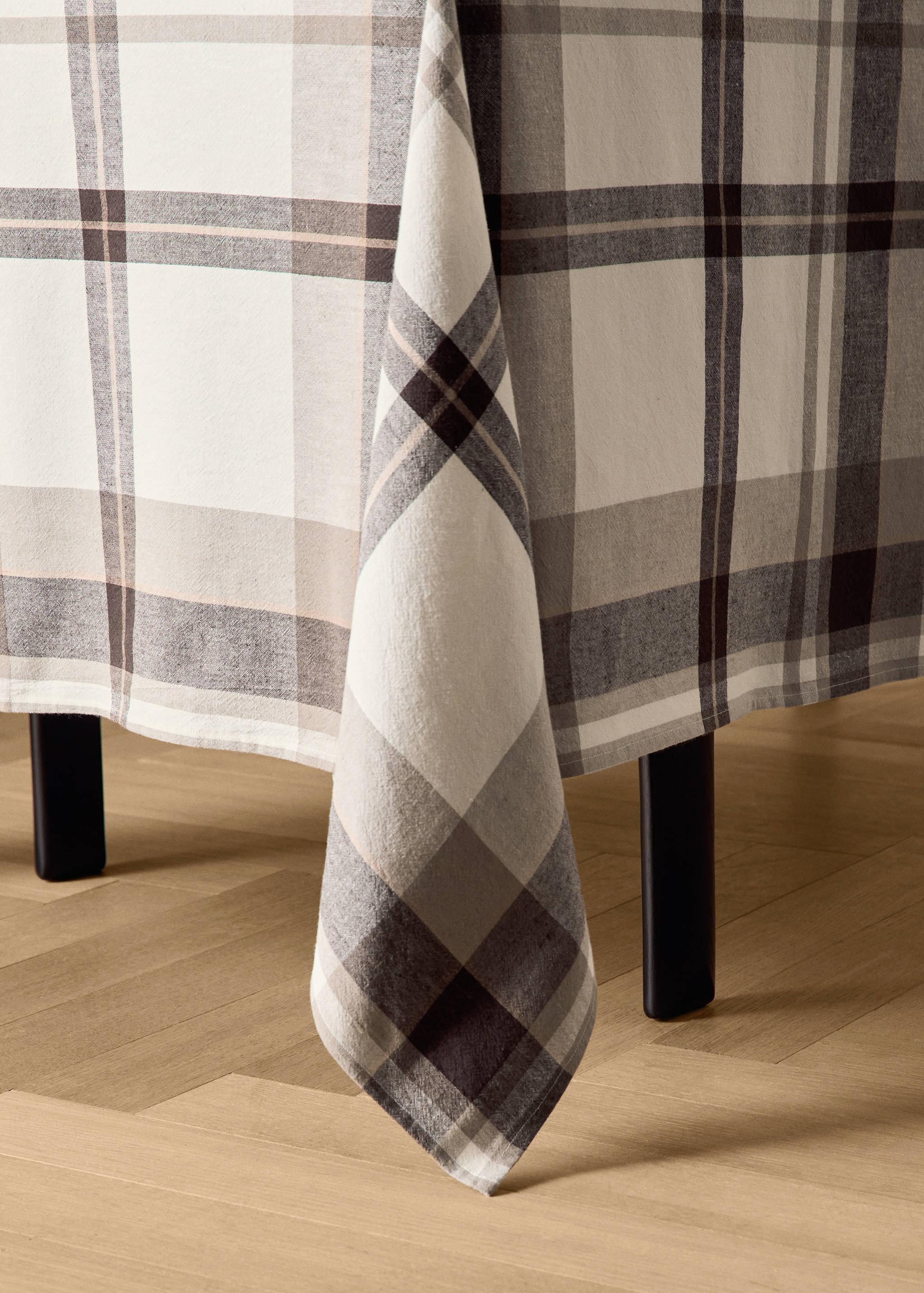 Cotton linen check tablecloth for 2 to 4 diners - Details of the article 8