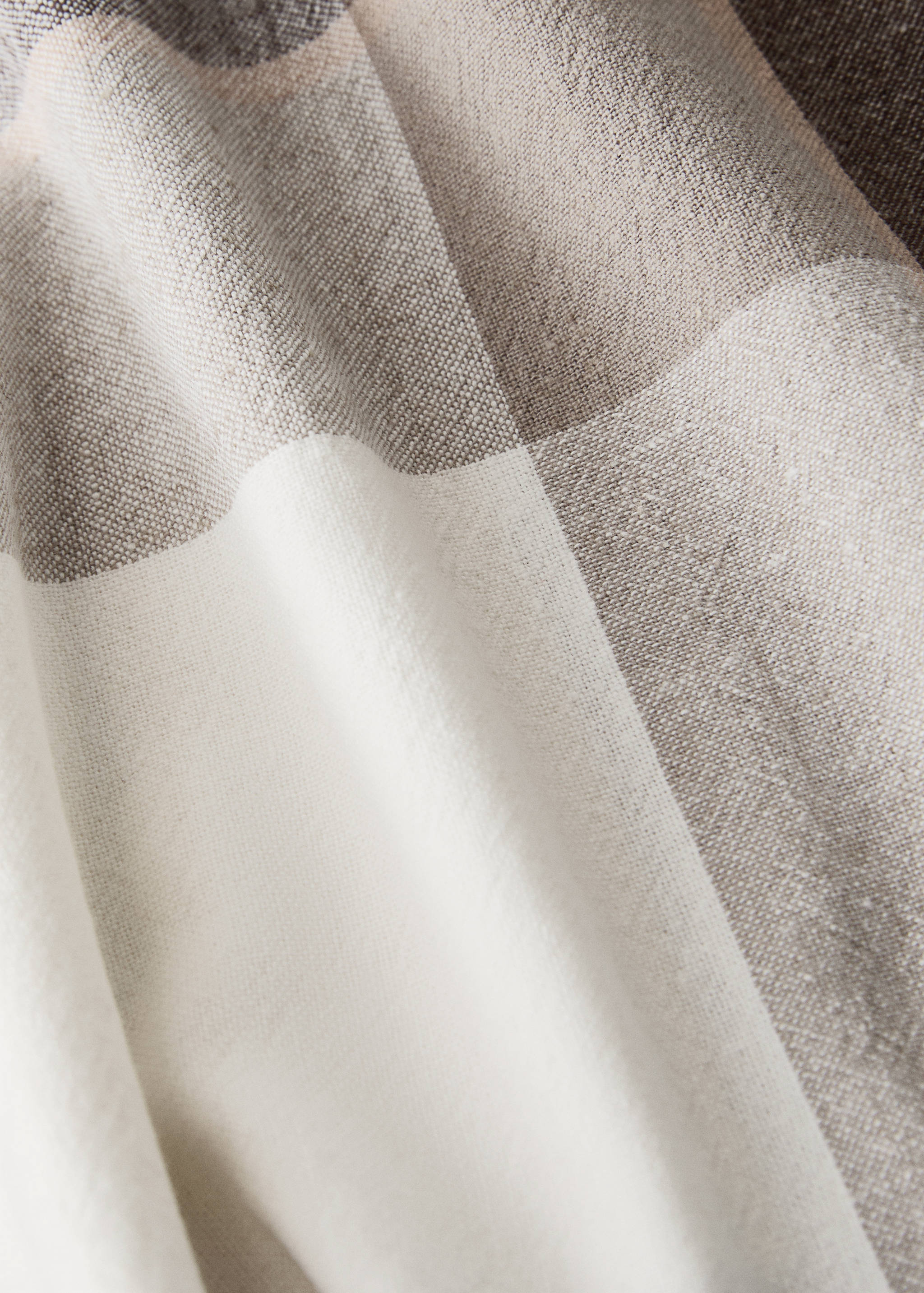 Cotton linen check tablecloth for 2 to 4 diners - Details of the article 2