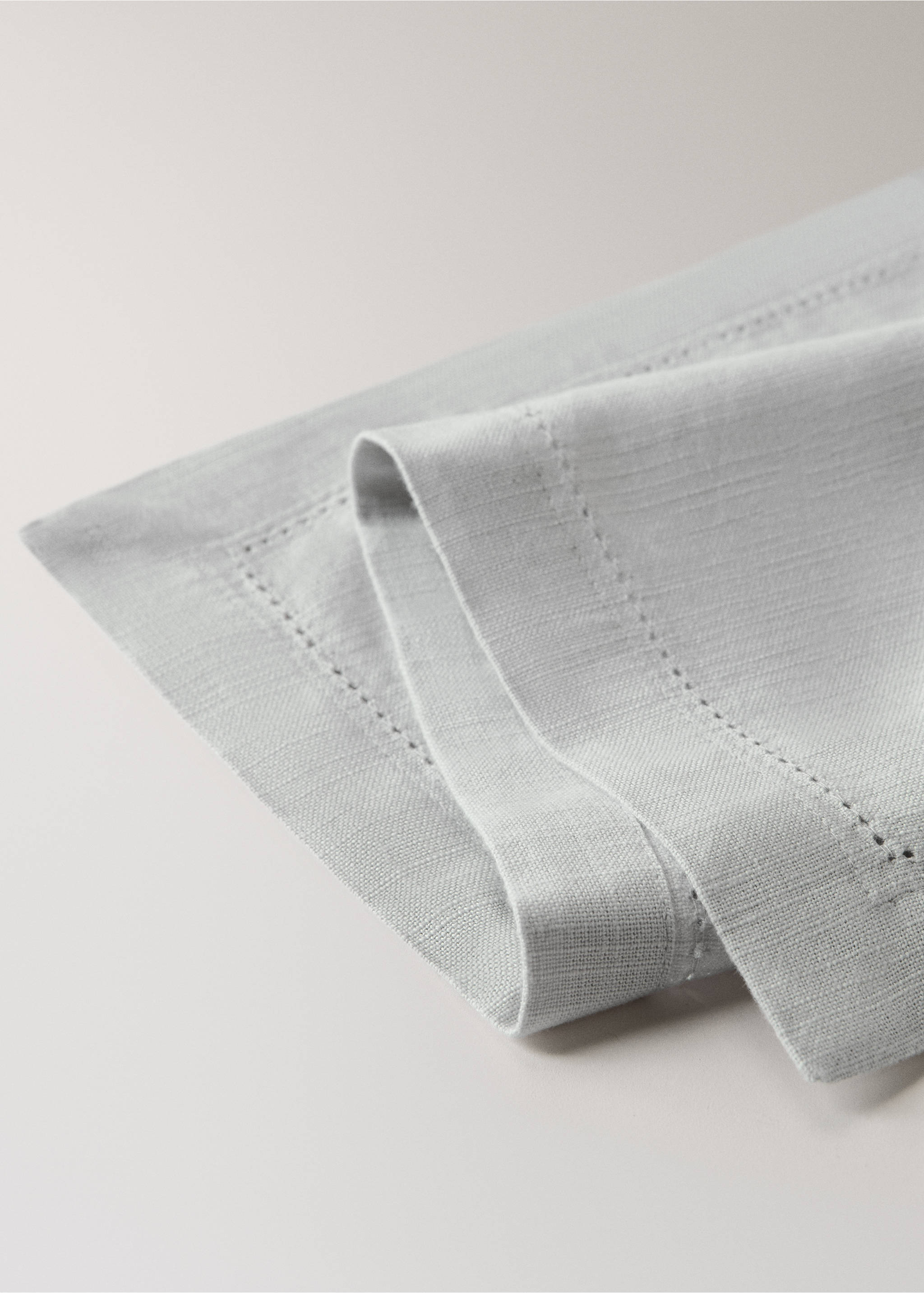 Cotton placemat with hemstitch - Details of the article 2, Grey. Ref: 17034135-00.